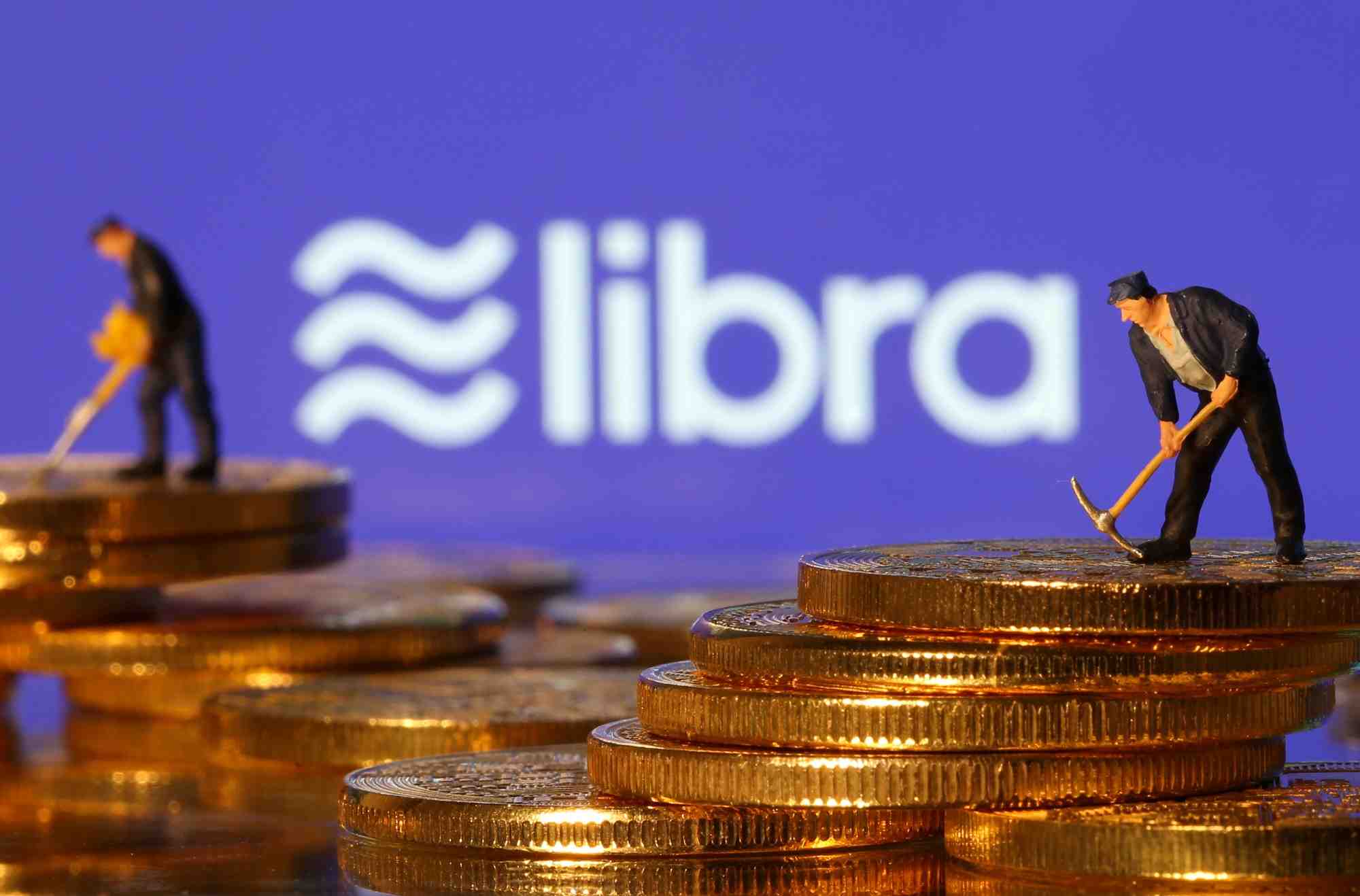 Il faut s'imaginer ce que le déploiement de Calibra pourrait concrètement signifier. D'abord, au plan individuel. De fait, chaque action sur la plateforme pourrait être aisément monétisée. Pour encourager ses utilisateurs à passer plus de temps sur la plateforme, il suffirait par exemple à Facebook de décréter que les clics sur les « j'aime » des contenus sponsorisés pourraient devenir une activité rémunératrice.