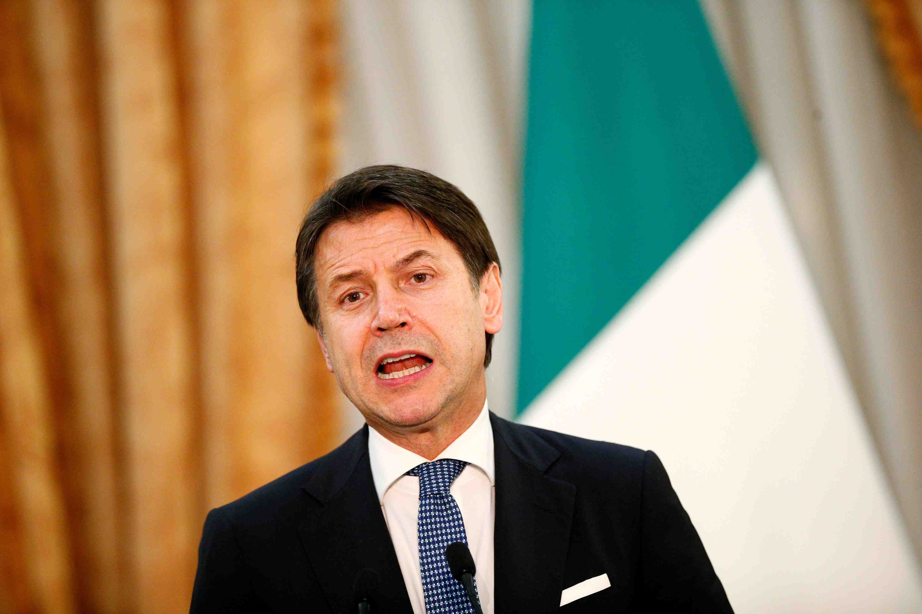 Conte designe deux nouveaux ministres, fixe un cap pour 2020