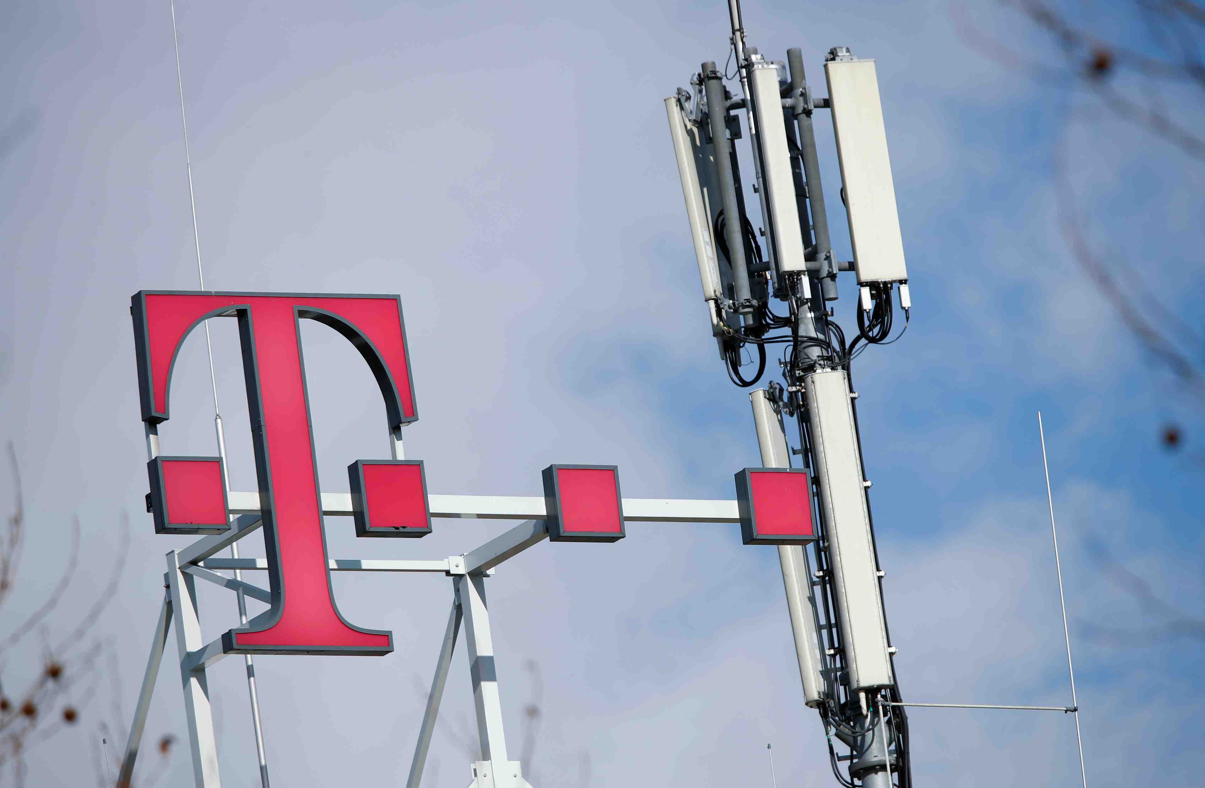 Deutsche telekom releve ses previsions apres un troisieme trimestre meilleur que prevu