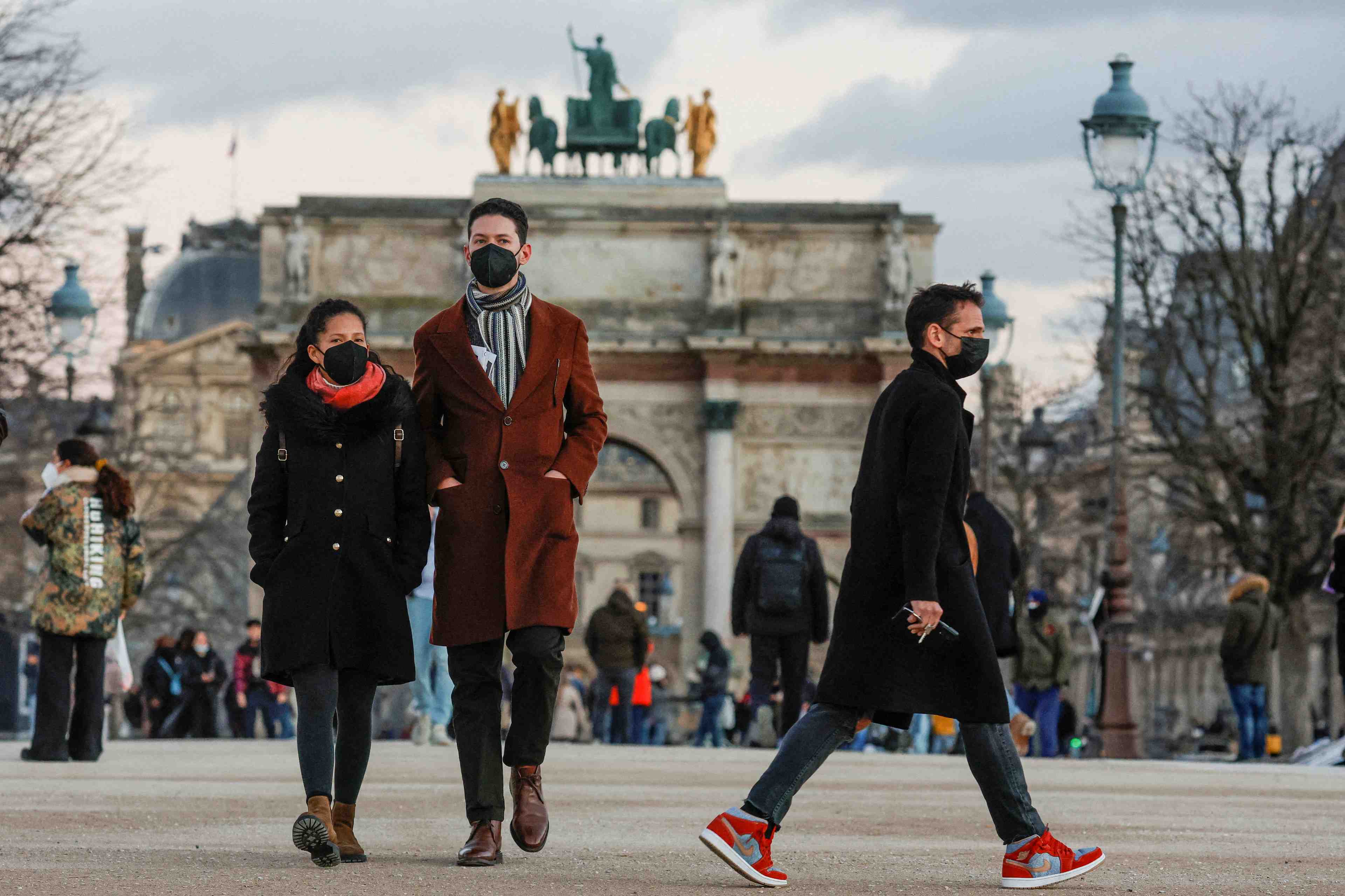 Record de nouveaux cas en france, a pres de 370.000