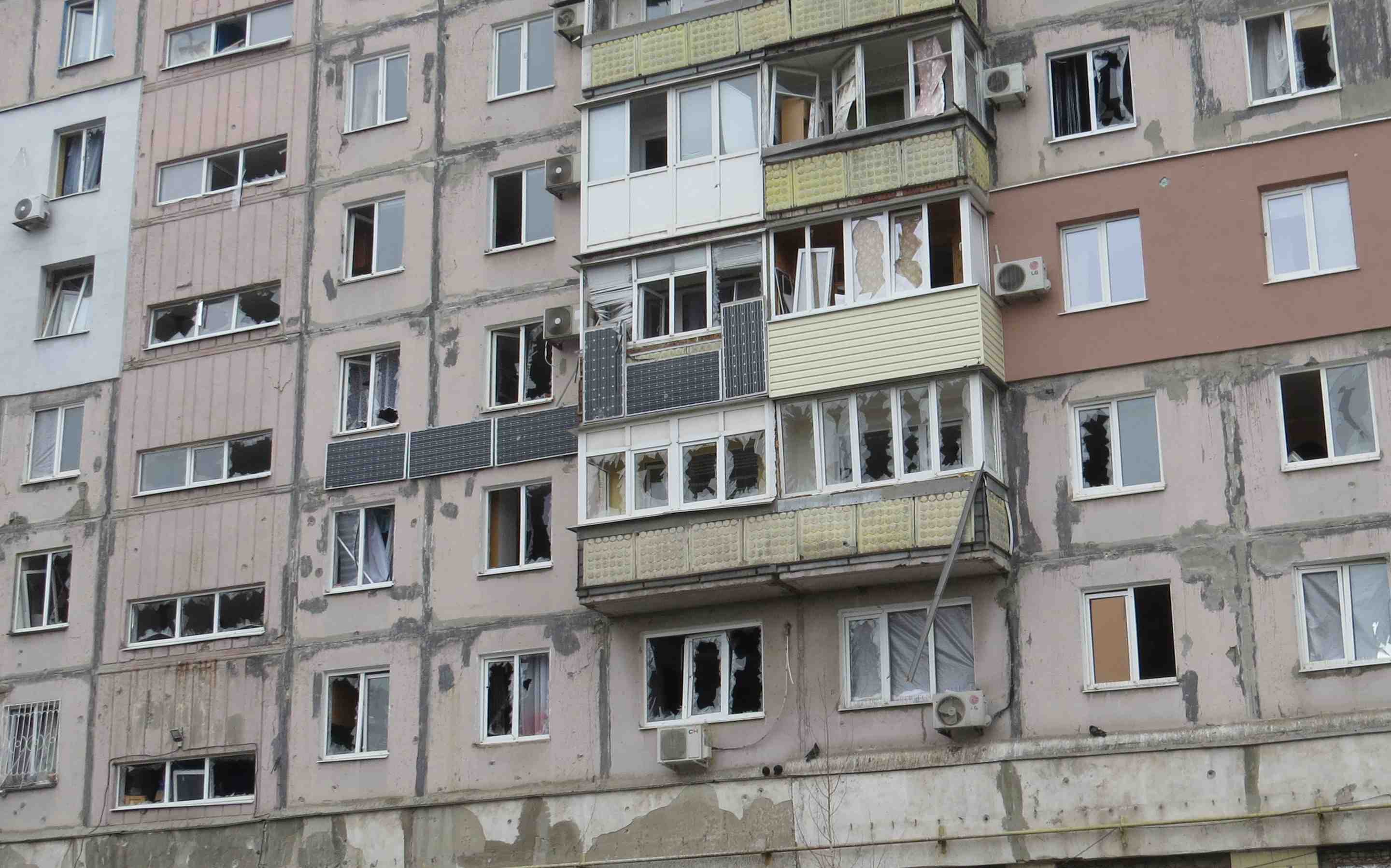 Ukraine: marioupol va commencer l'evacuation de civils a la mi-journee