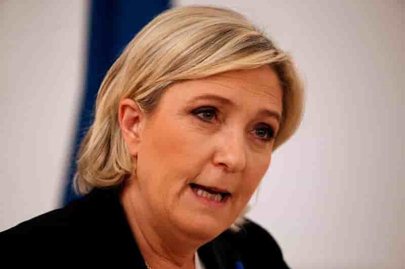 Le pen convoquee par les juges