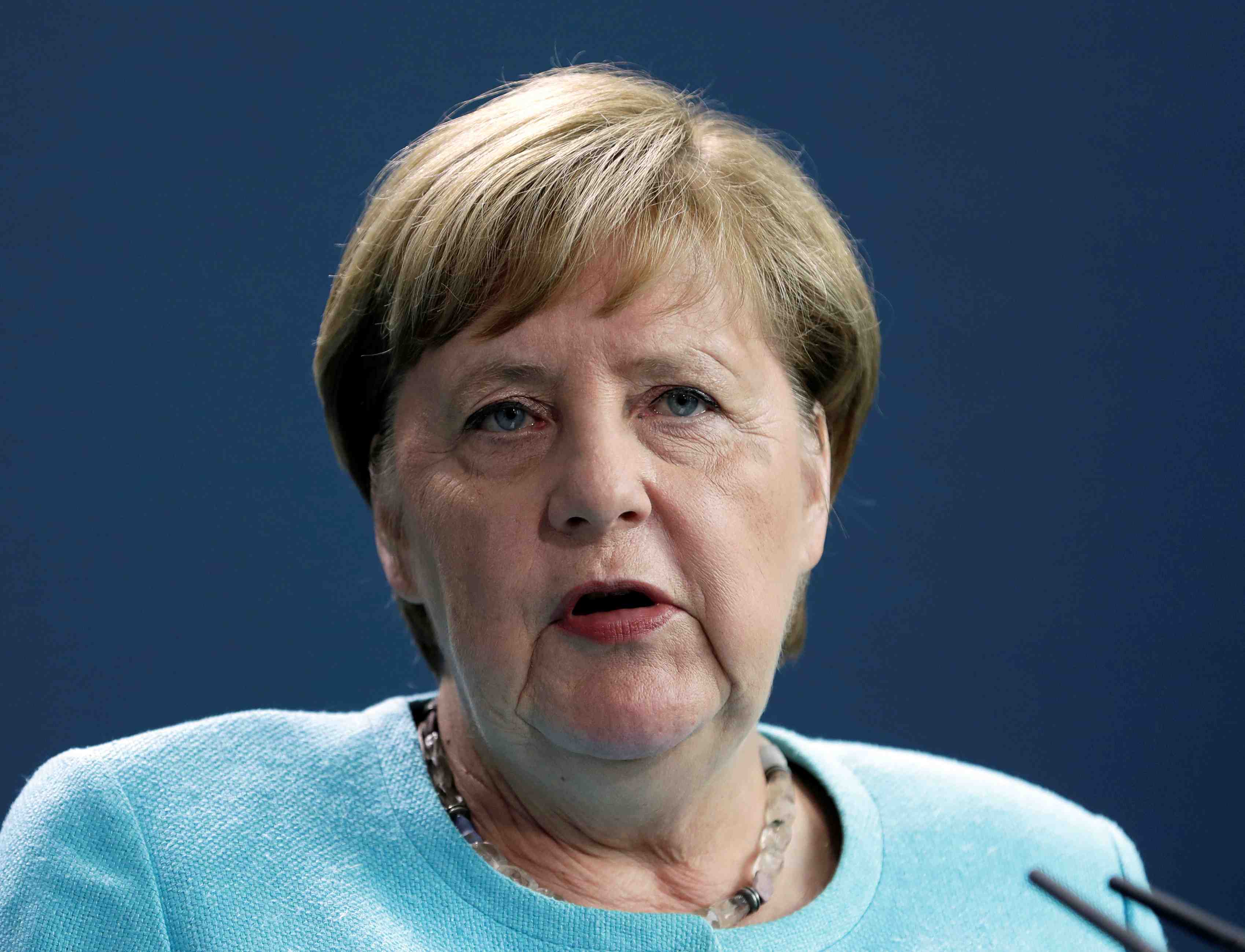 Bielorussie: "nous sommes du cote des manifestants", dit merkel