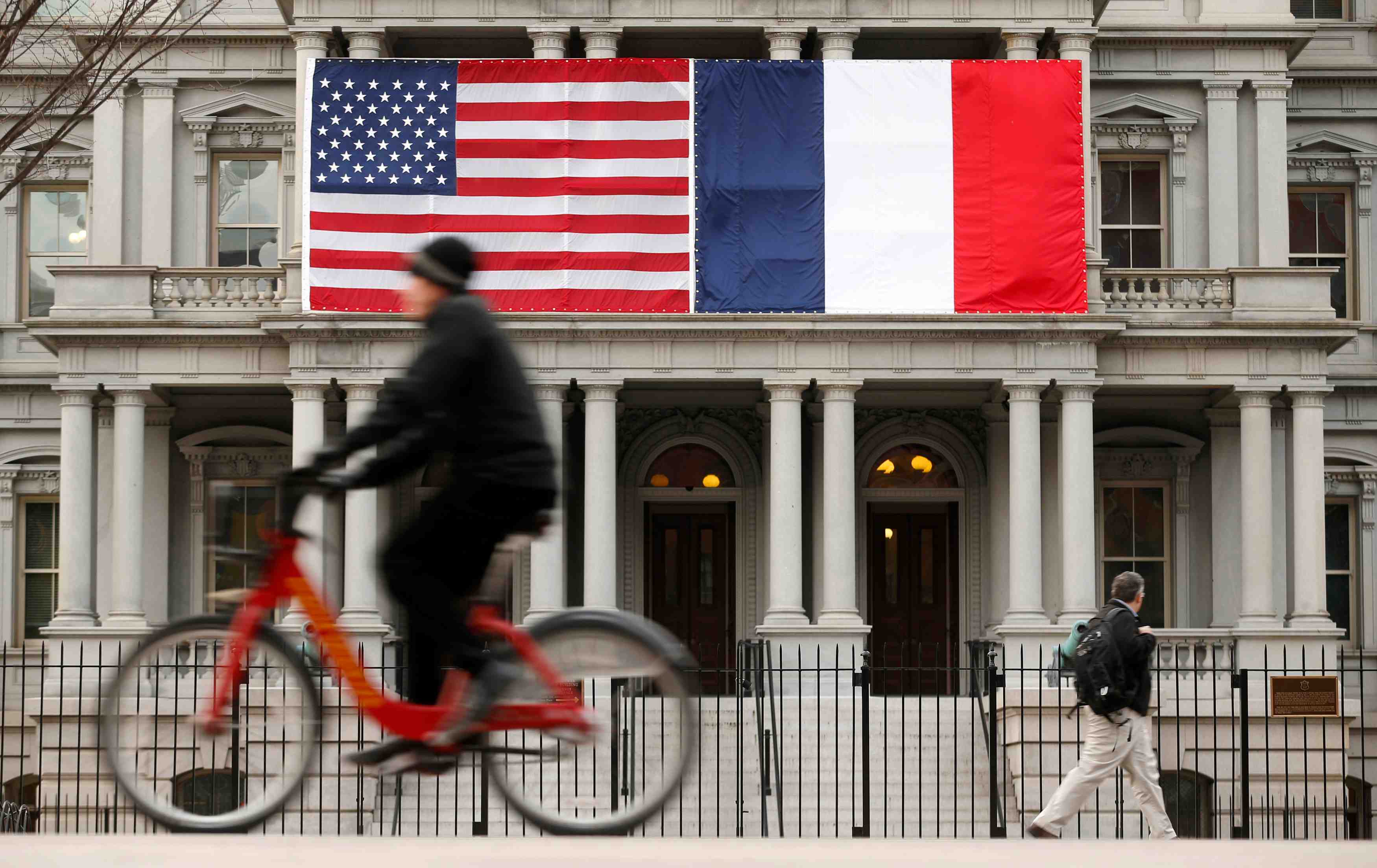 La france ne veut plus de "surenchere tarifaire" avec les usa, declare le drian