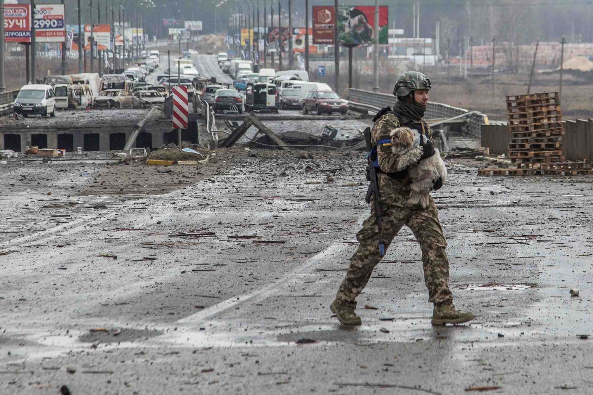 Les troupes russes se retirent des regions de kyiv et tchernihiv, disent les gouverneurs