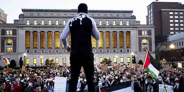 Rassemblement de soutien aux associations Jewish Voice for Peace et Students for Justice in Palestine, suspendues par l’université, le 14 novembre.
