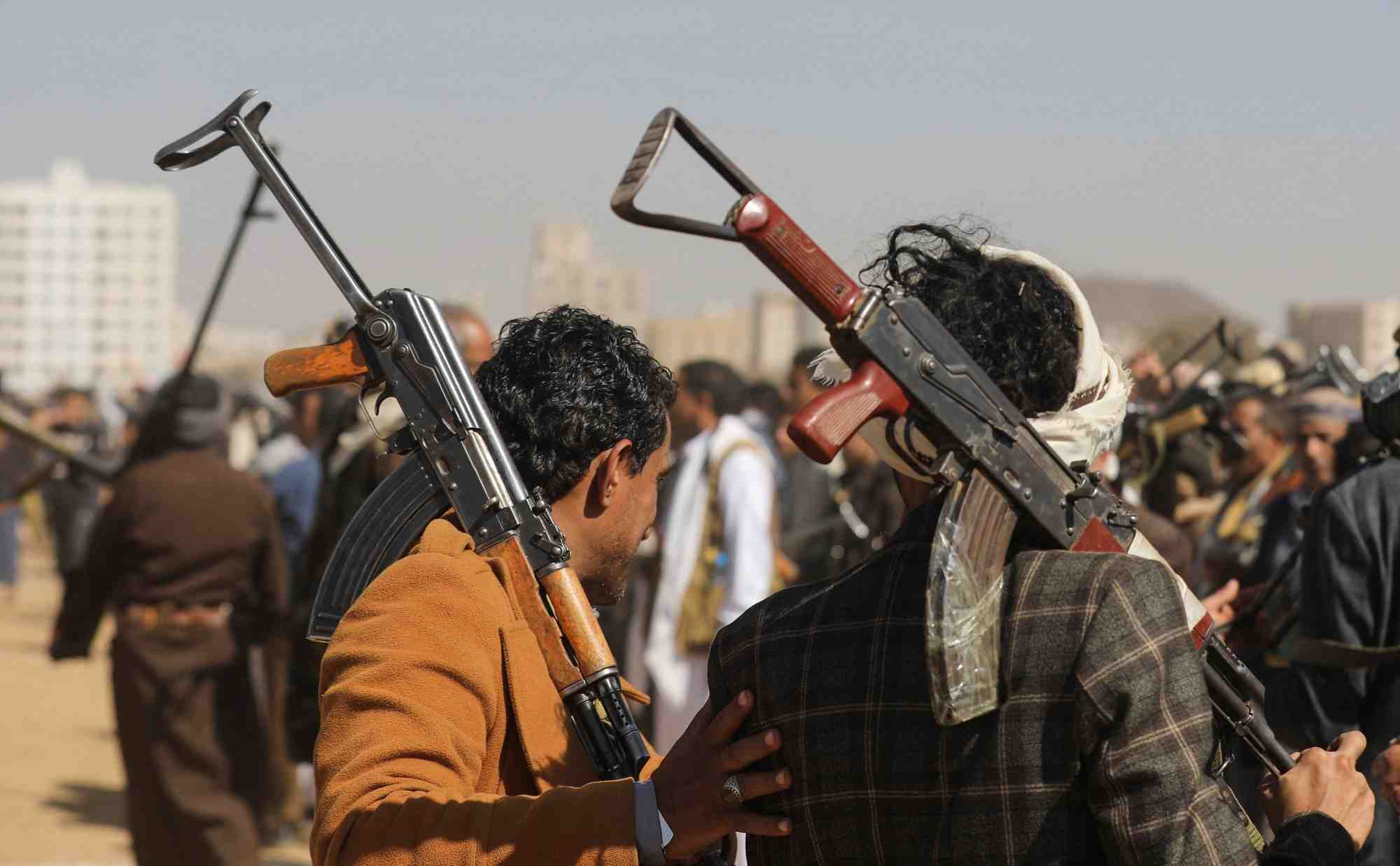 Des partisans armes des houthis, a sanaa
