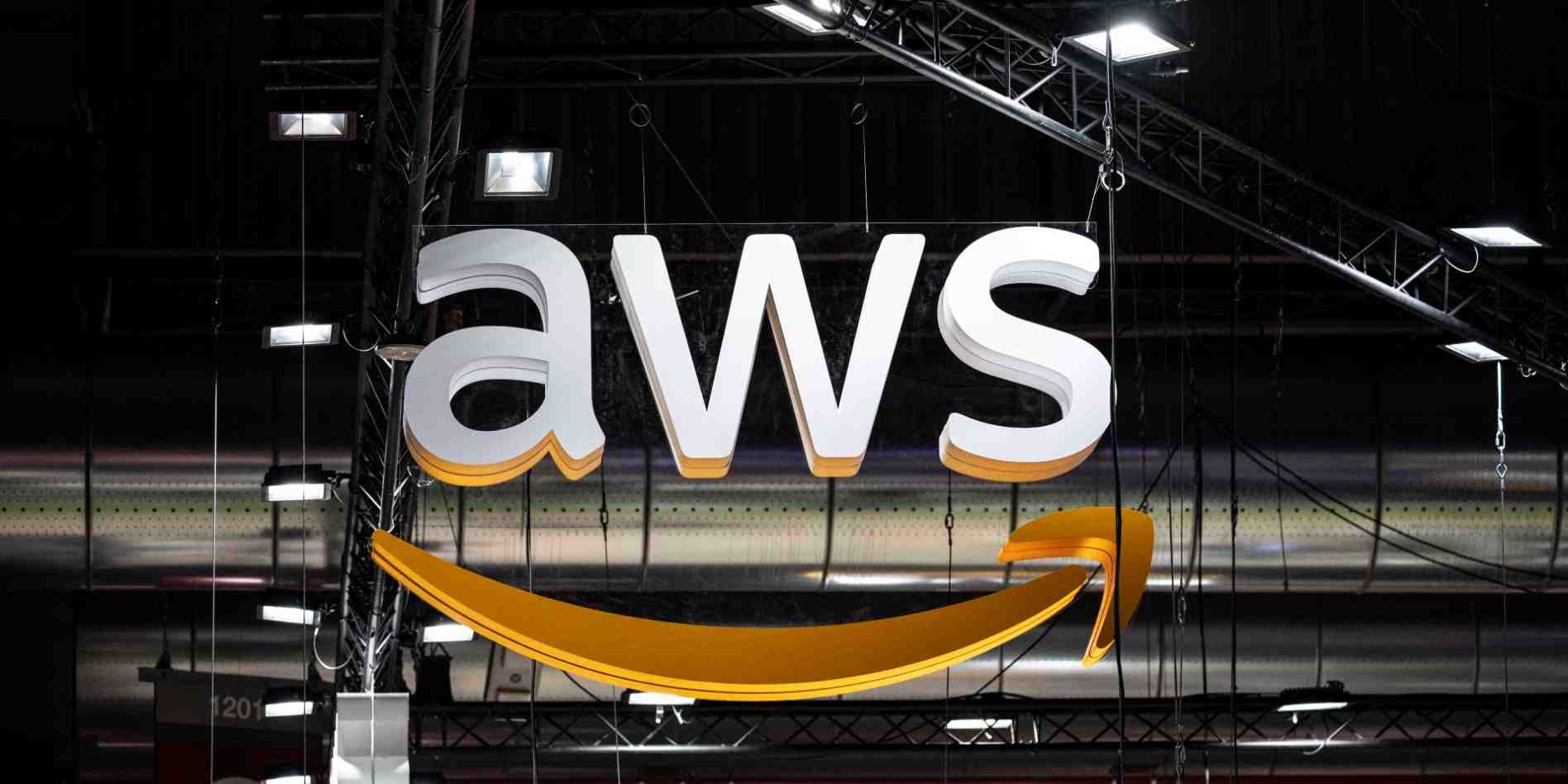AWS défend son trône de numéro 1 du marché du cloud.