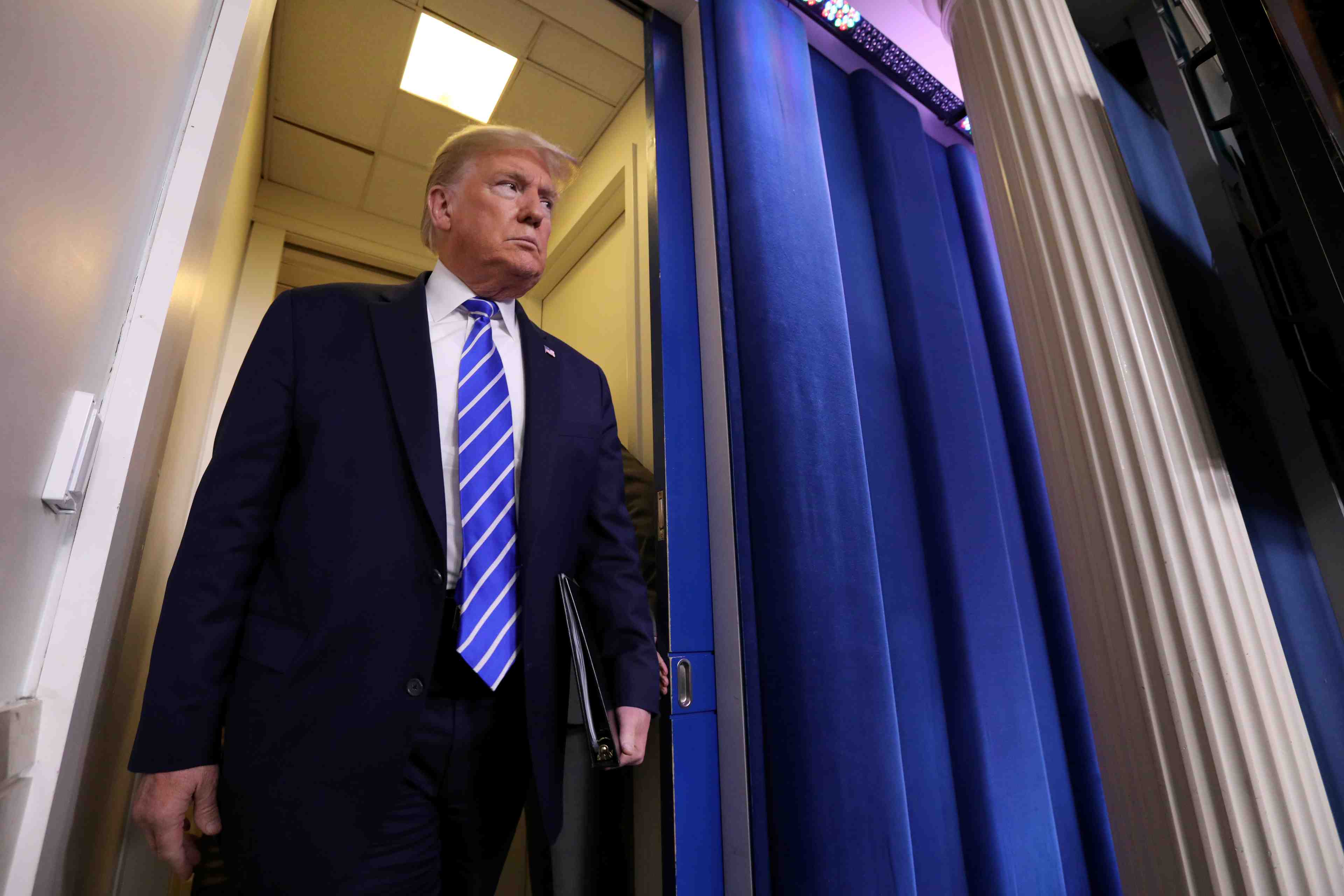Coronavirus: trump suggere de s'injecter du desinfectant, les experts s'insurgent