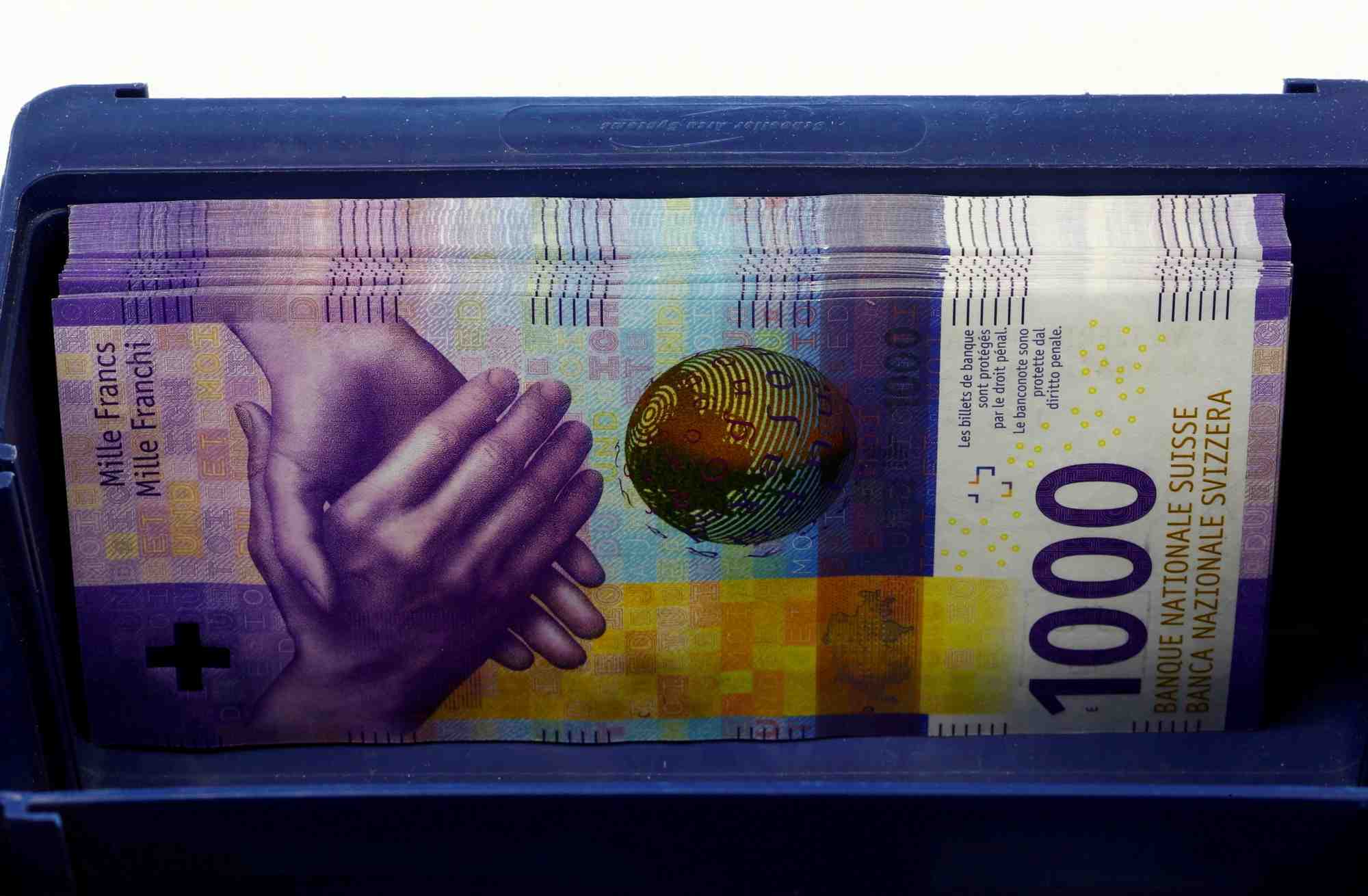 Suisse: la banque nationale suisse releve son taux directeur d'un demi-point