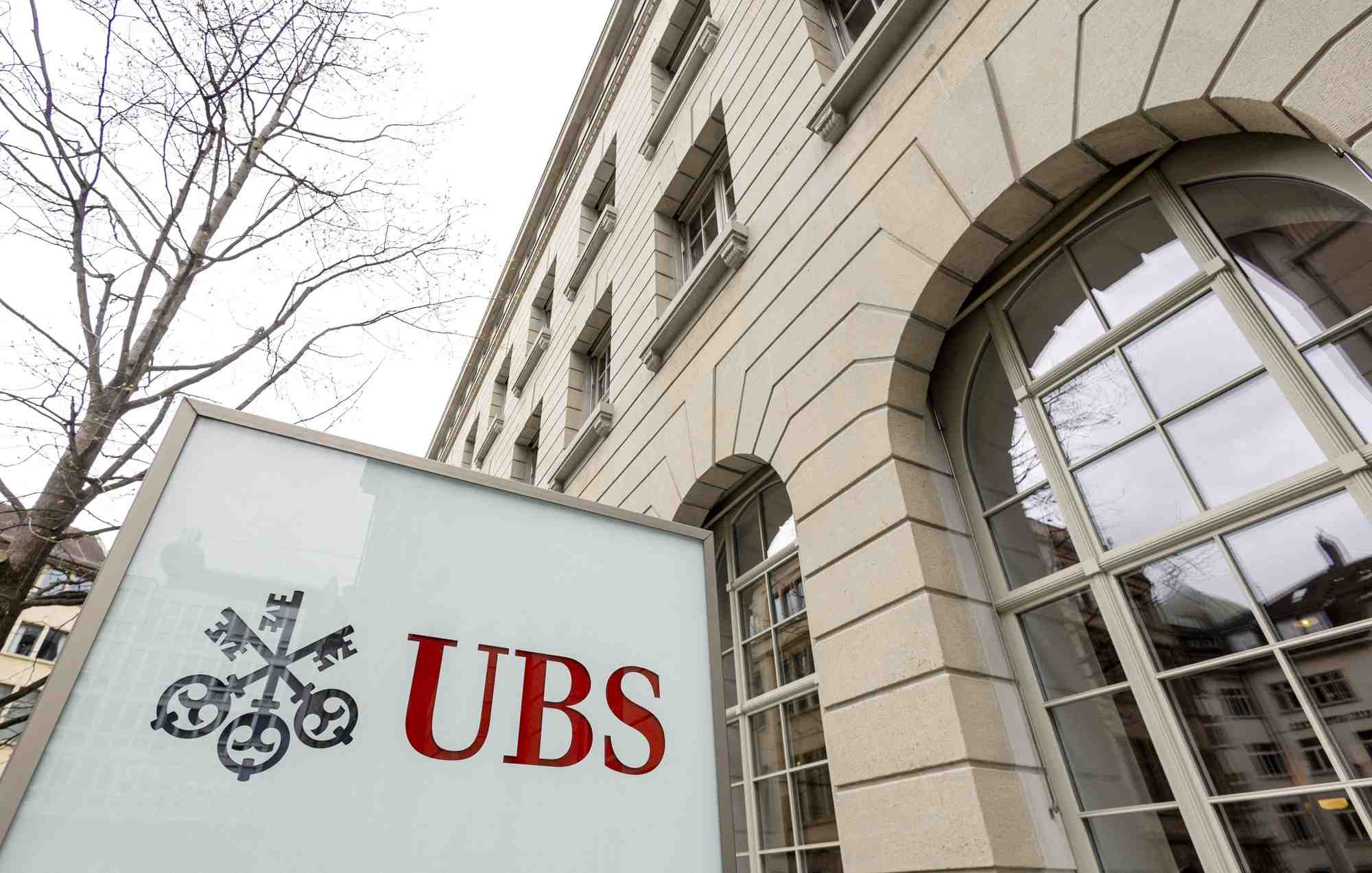 Photo du logo de la banque suisse ubs a zurich