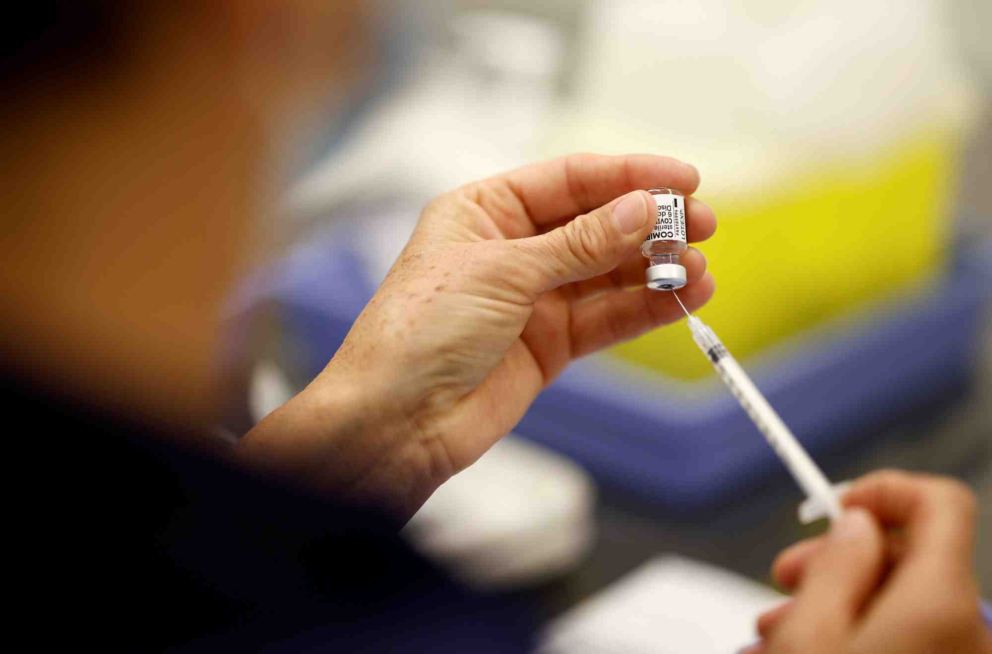 En france, 50% de la population a recu une premiere injection de vaccin contre le covid-19