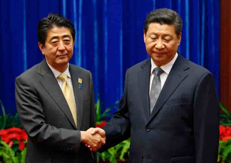 Premier échange de vues entre Xi Jinping et Shinzo Abe
