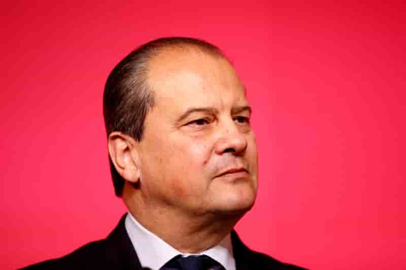 Cambadelis juge que sarkozy transforme la primaire en referendum sur l'islam