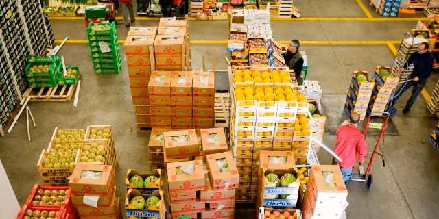 Marché gros Lyon fruits légumes commerce
