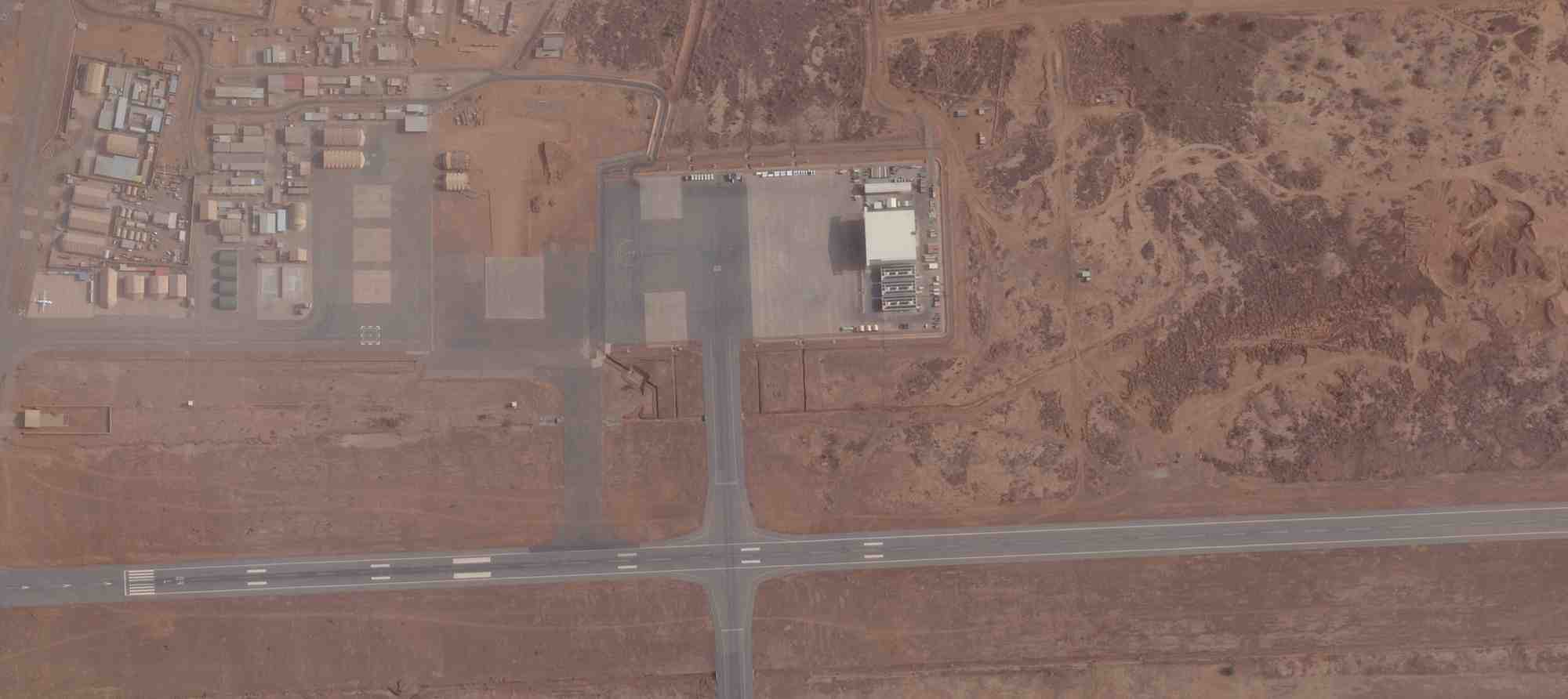 Vue de la base aerienne 101, a cote de l'aeroport international diori hamani a niamey, au niger