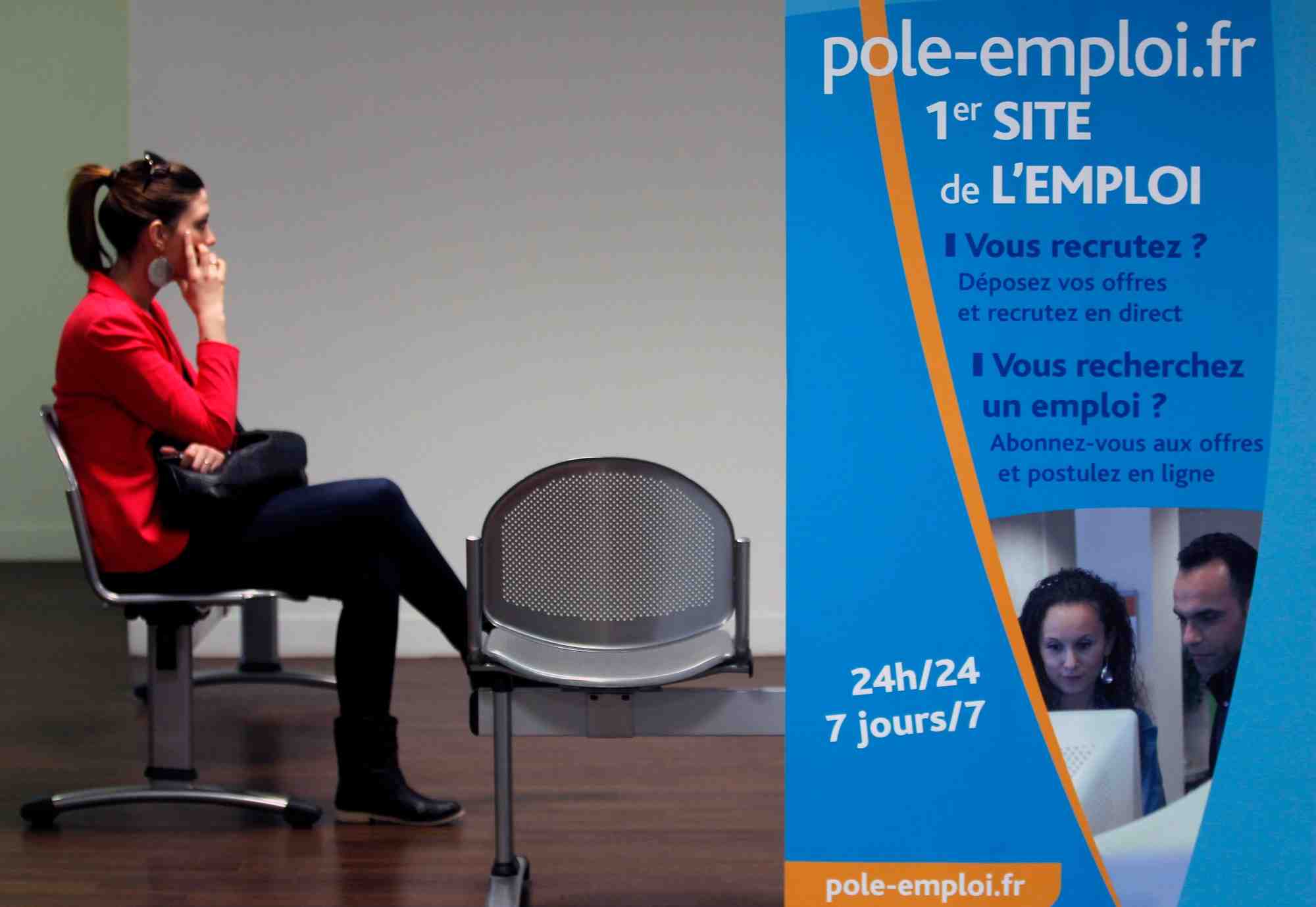 Un demandeur d'emploi attend a l'interieur d'une agence nationale pour l'emploi (pole emploi) a marseille