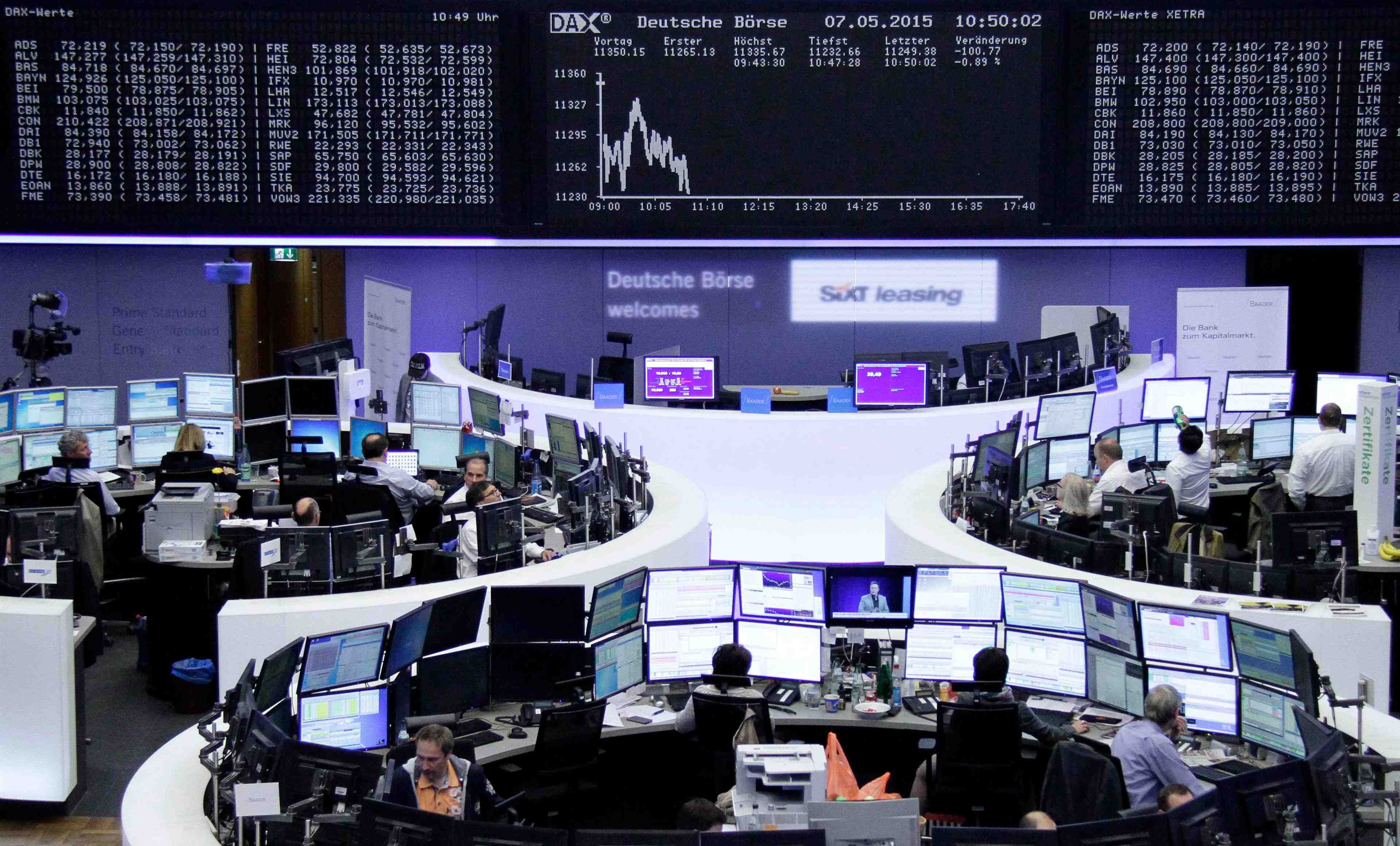 Les bourses europeennes accentuent leurs pertes a mi-seance