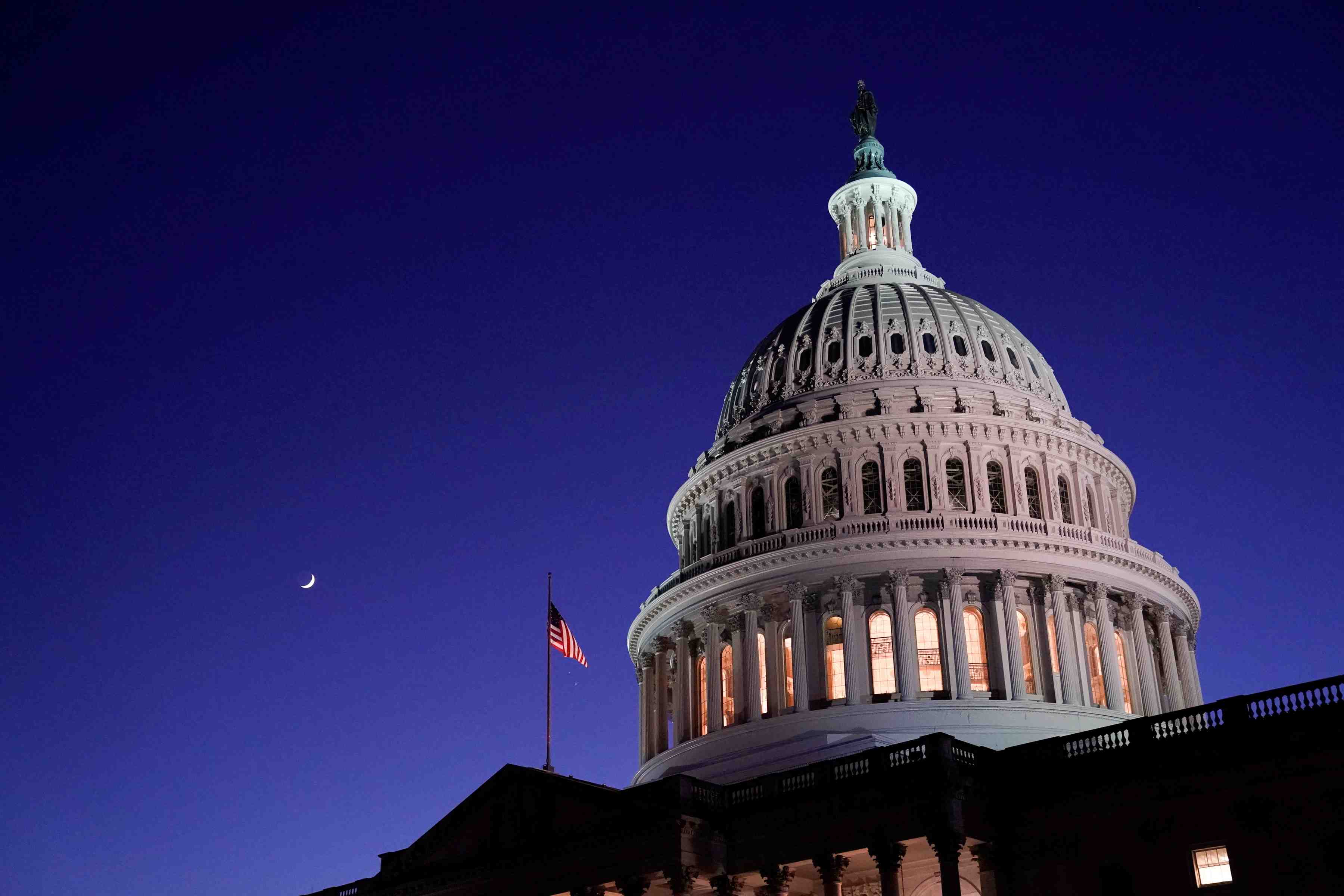 Usa: accord au congres sur un plan de relance de 900 milliards de dollars, votes lundi