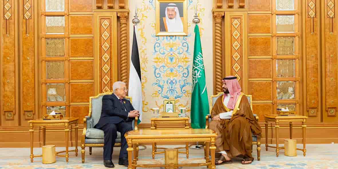 À Riyad, hier, Mahmoud Abbas, président de l’Autorité palestinienne, reçu par Mohammed Ben Salmane, prince héritier de l’Arabie saoudite.