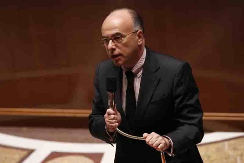 Bernard Cazeneuve promet de rétablir l'ordre à Corbeil-Essonnes