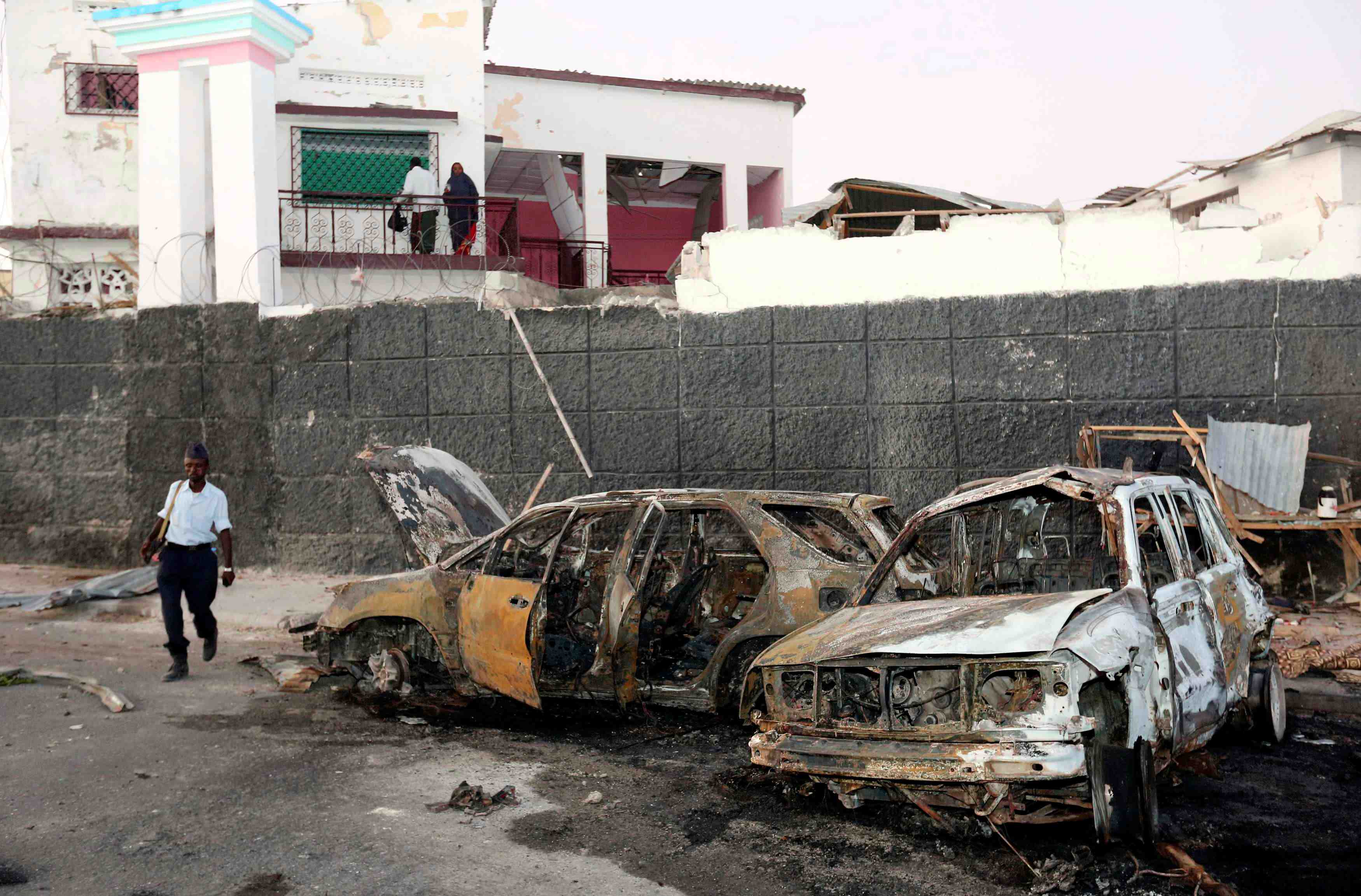 Voiture piegee et tirs a mogadiscio