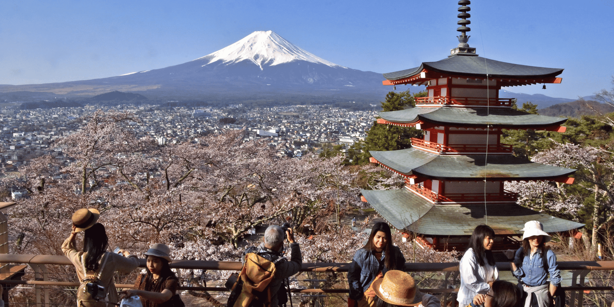 Le mythique Mont Fuji souffre de la surfréquentation touristique si bien que son accès va être restreint à partir de cet été.