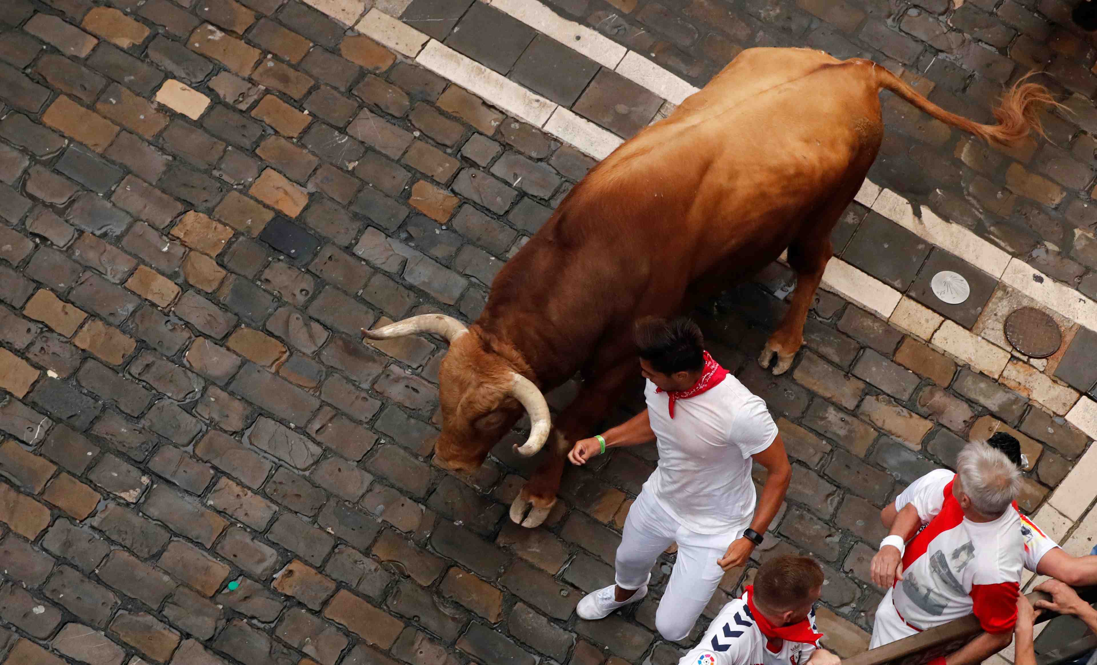 Espagne: un homme encorne au premier jour de la san fermin a pampelune