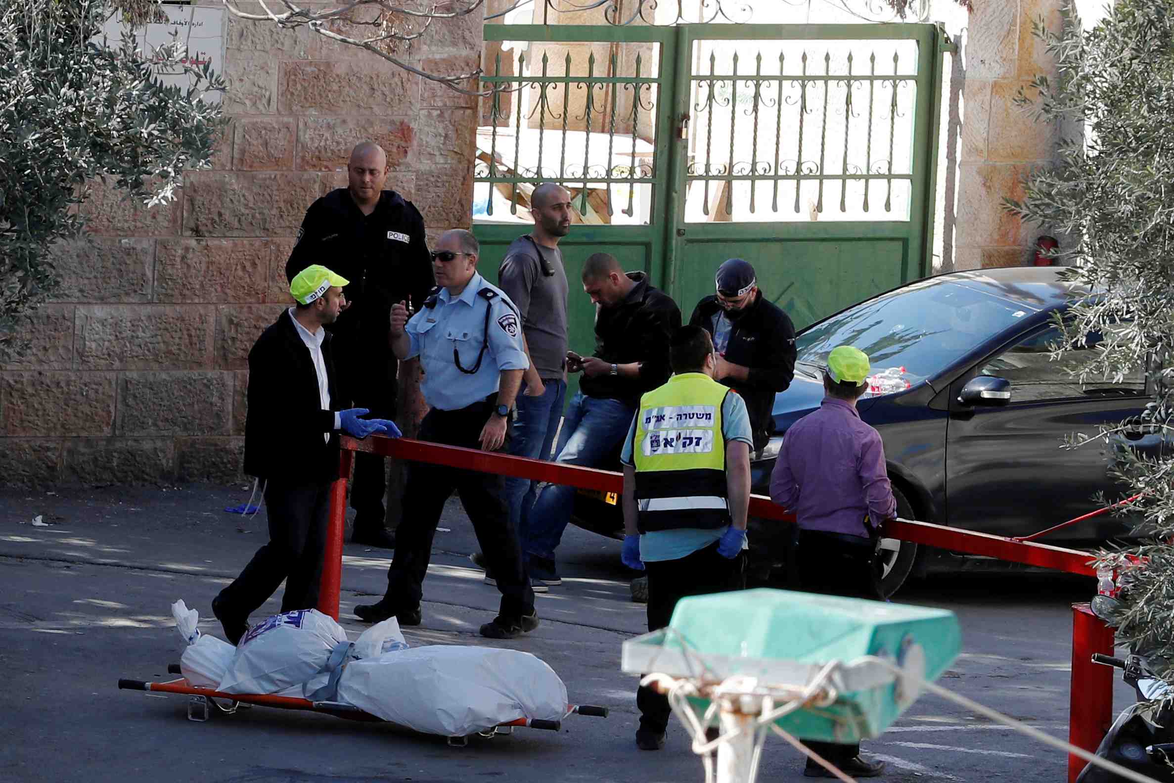 Deux palestiniens tues et 16 israeliens blesses en cisjordanie et a jerusalem