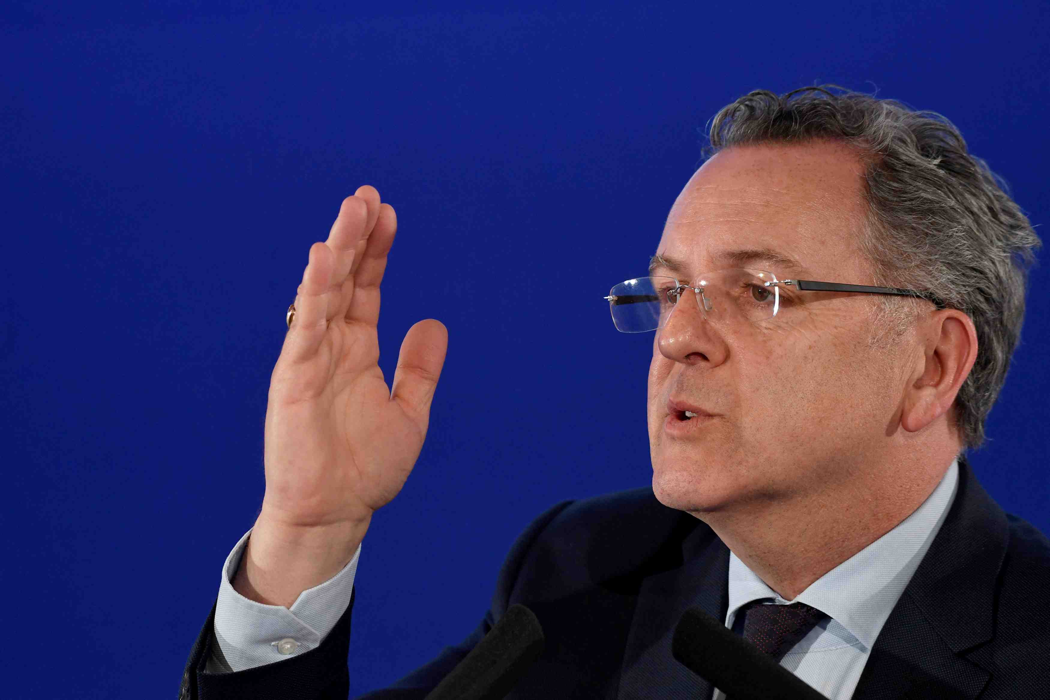 Ferrand "refute" les allegations du monde sur son compte