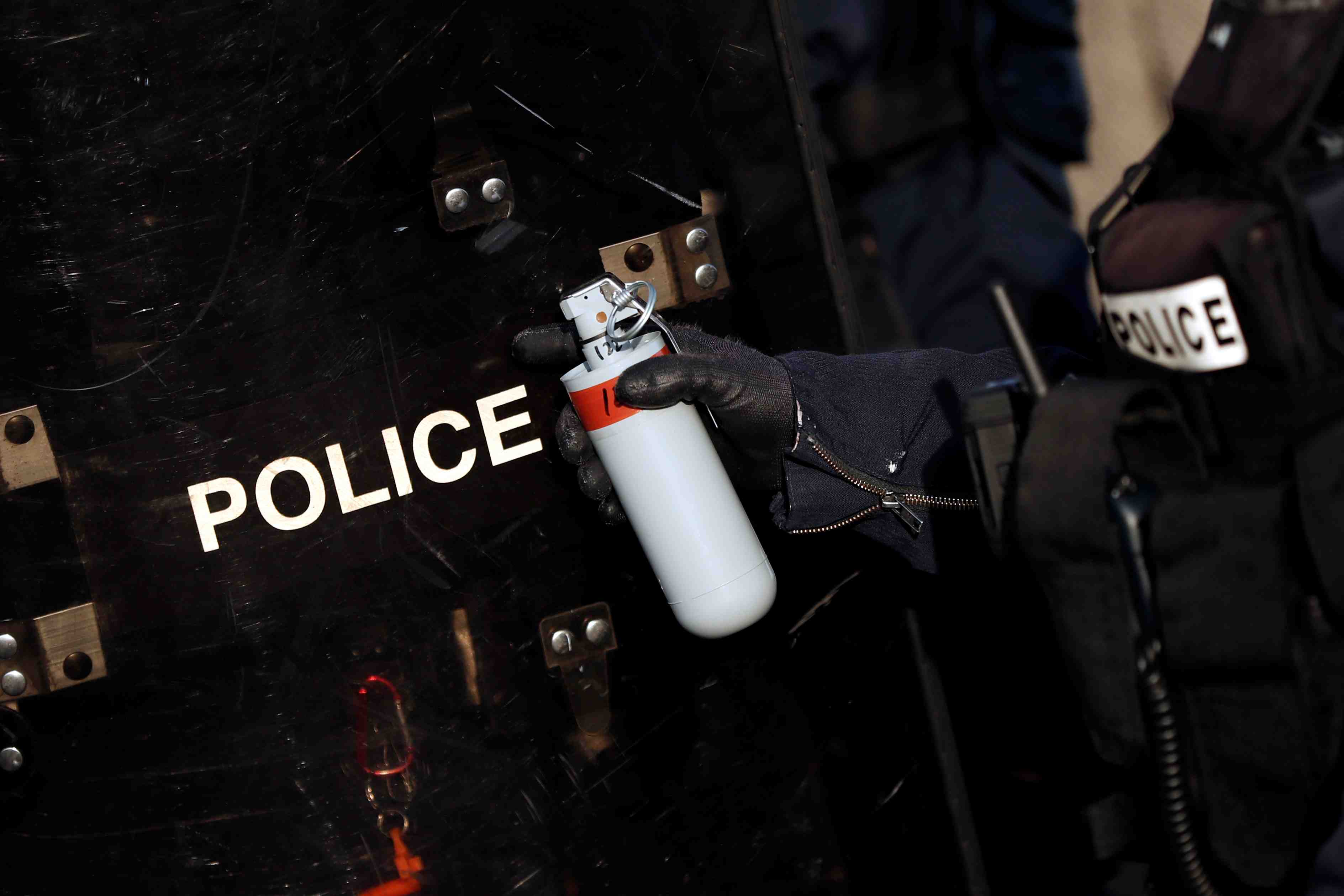 Enquete a lyon apres des violences contre des crs