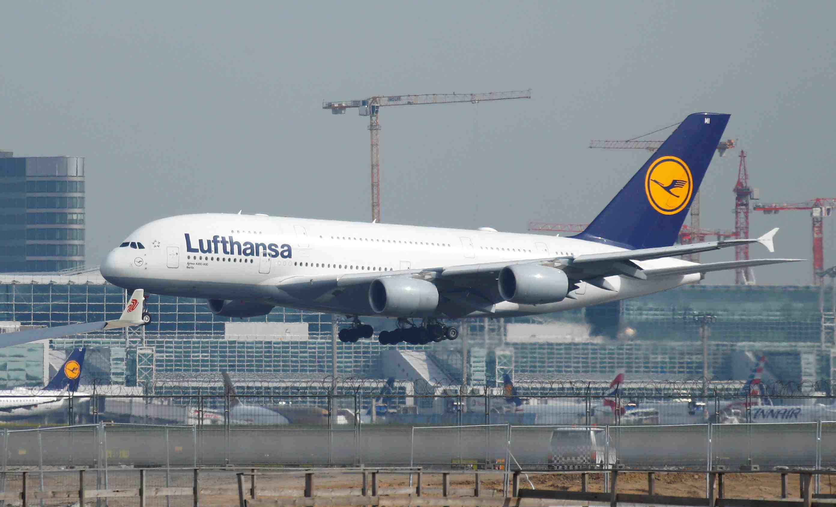 Tempete sabine: cent vols annules a l'aeroport de francfort