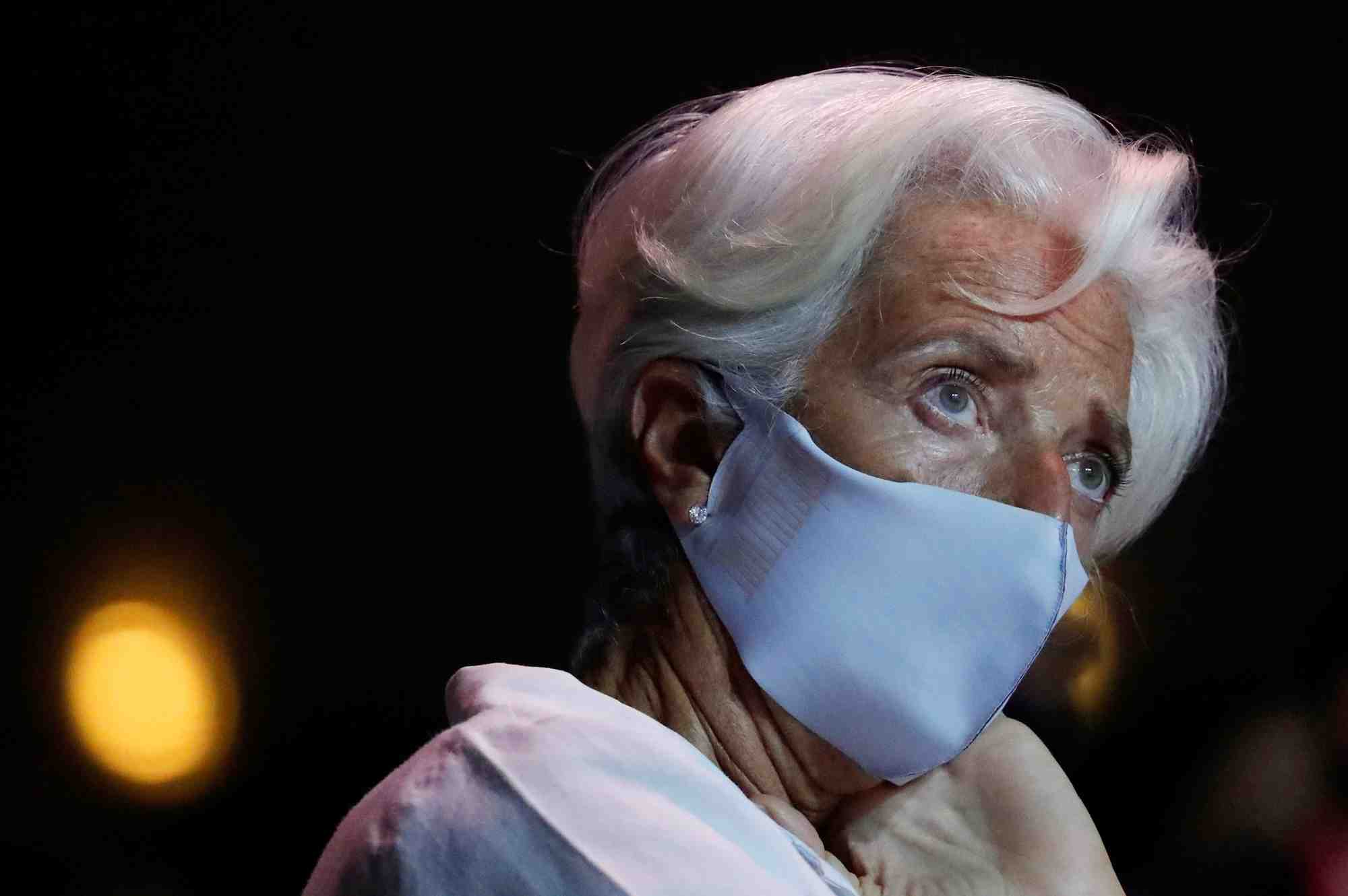 Le risque d'une inflation plus forte que prevu limite, annonce lagarde (bce)