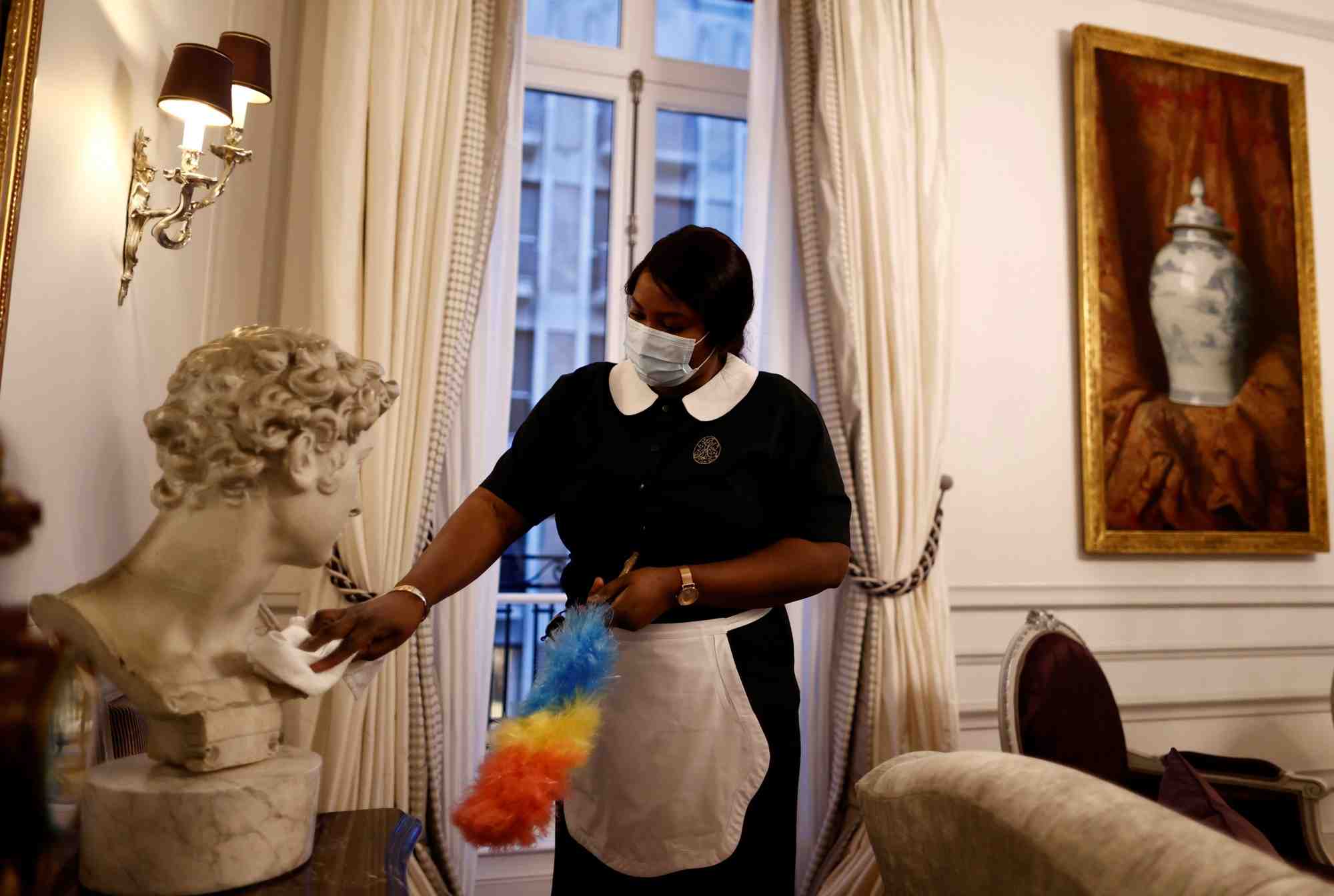 Les hotels francais font face a des mesures de restriction du covid-19 pour lutter contre la maladie du coronavirus