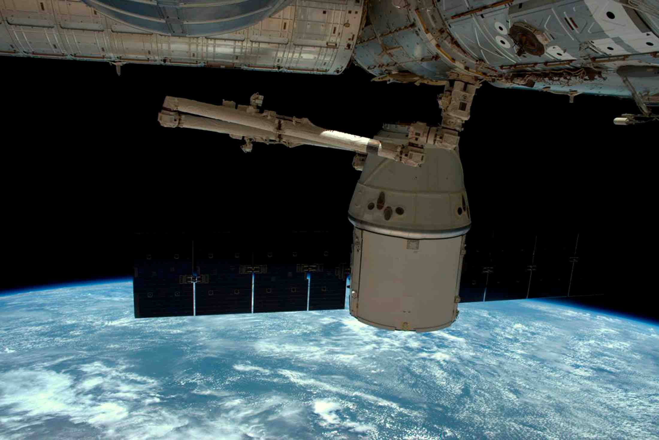 Retour sur terre d'une capsule spacex dragon