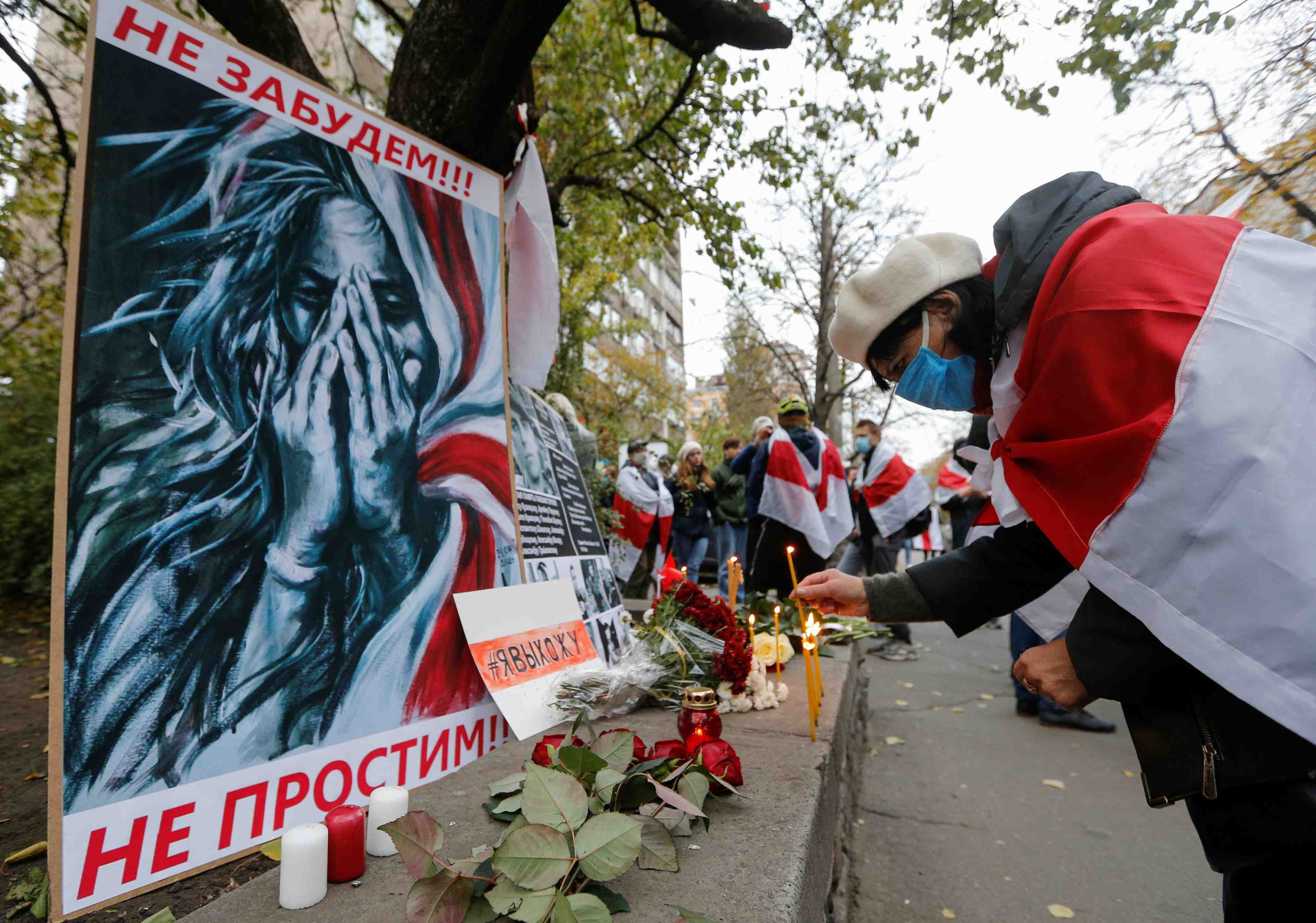 Des milliers de personnes aux obseques de bondarenko en bielorussie
