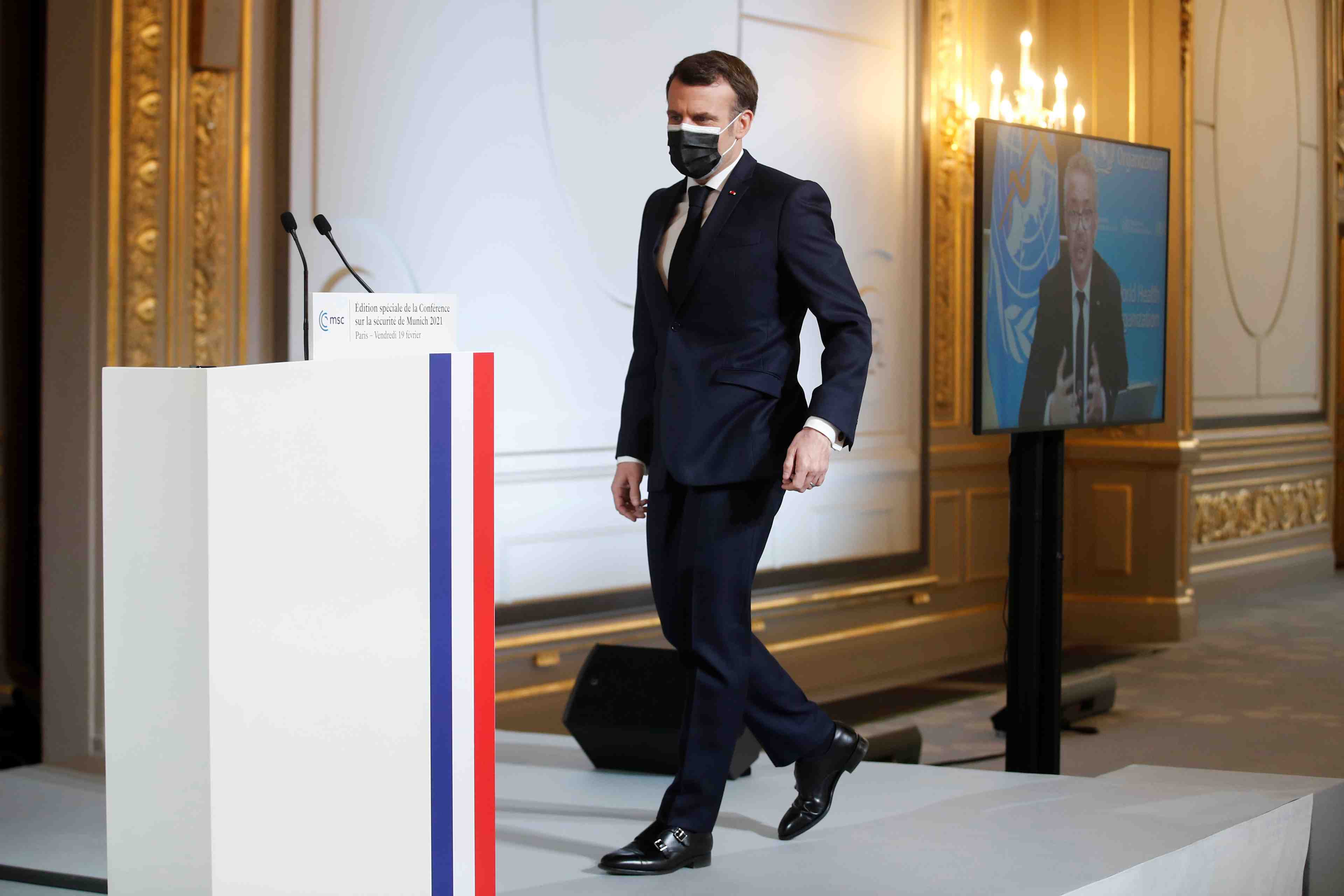 L'ue soutient la proposition de macron de donner des vaccins aux medecins en afrique