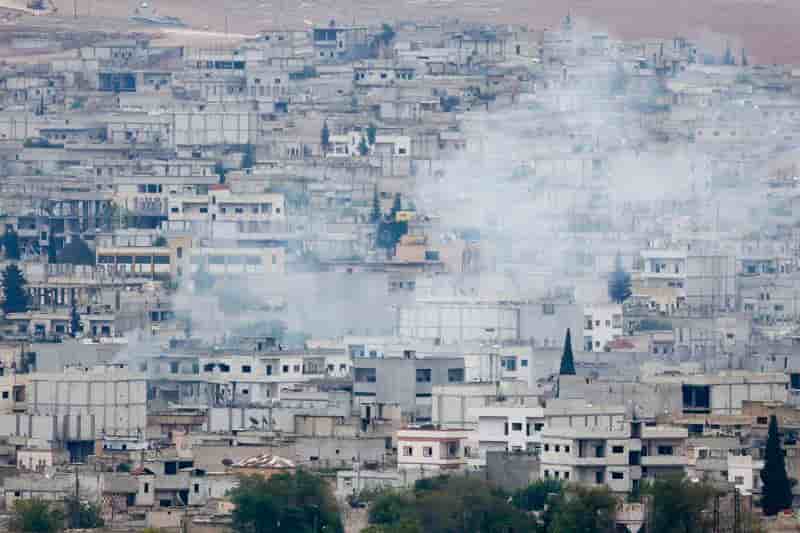 Les raids aériens stoppent l'avancée islamiste à Kobani