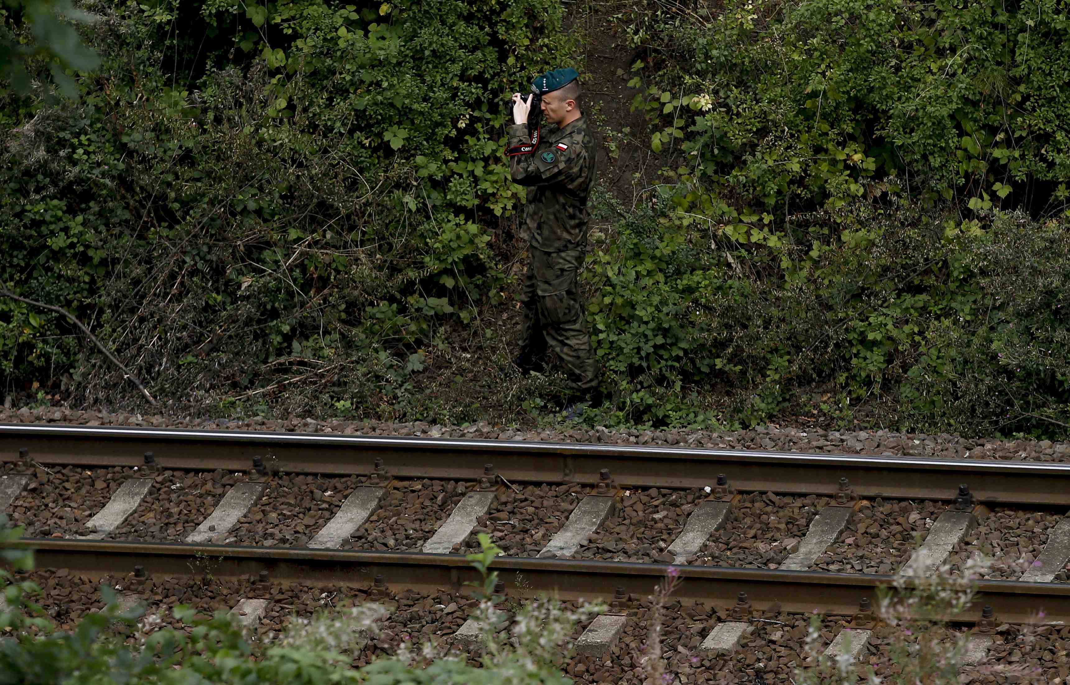 Inspection sur le site presume du train d'or nazi en pologne
