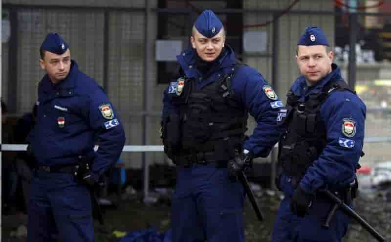 La police hongroise autorisee a expulser les clandestins