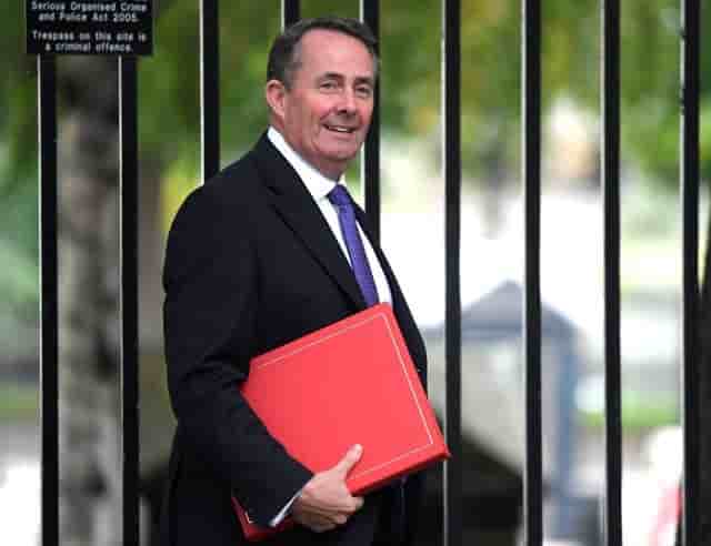 Liam fox tacle macron, londres ne bluffe pas