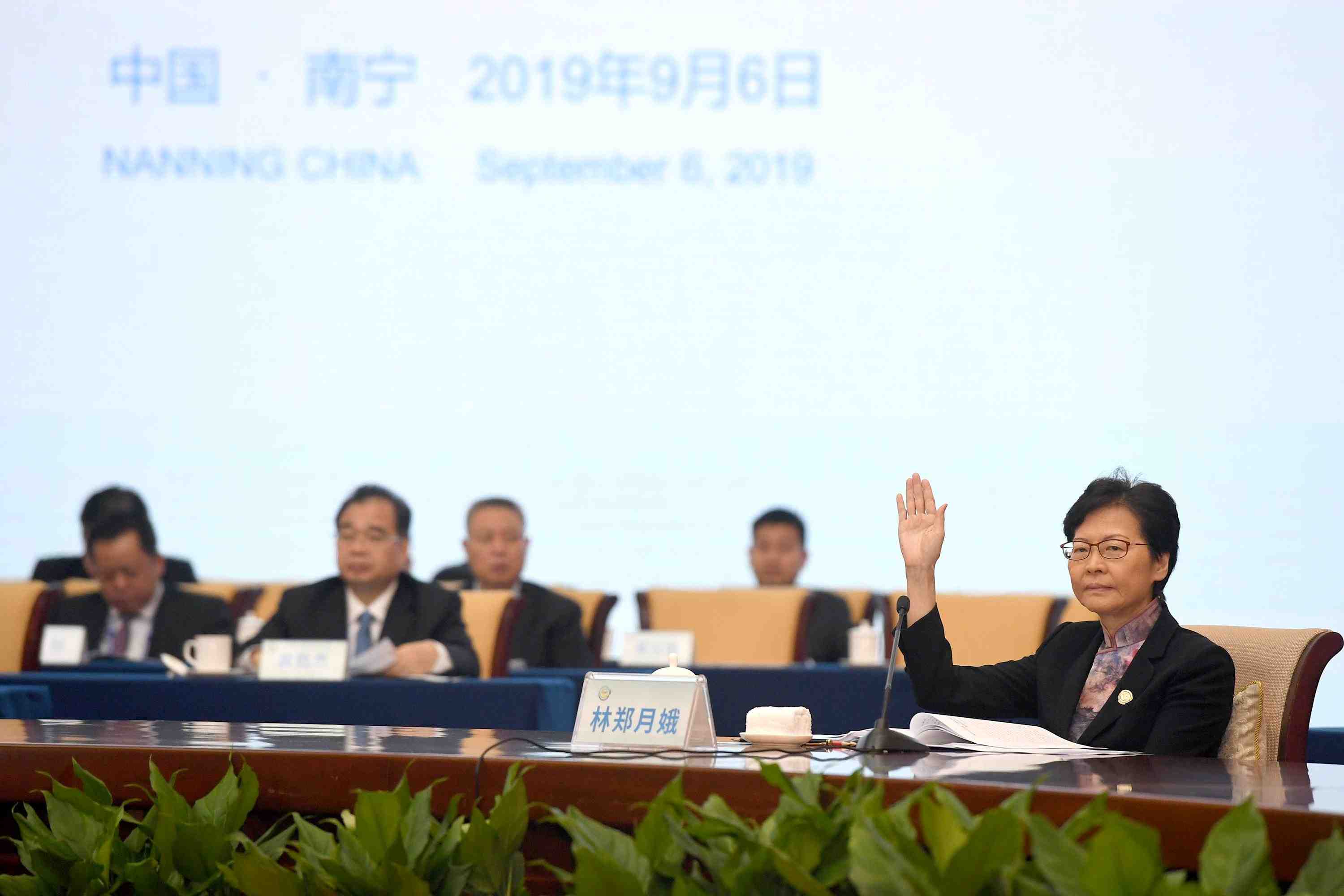 Hong kong: le retrait de la loi sur les extraditions, premiere etape selon lam
