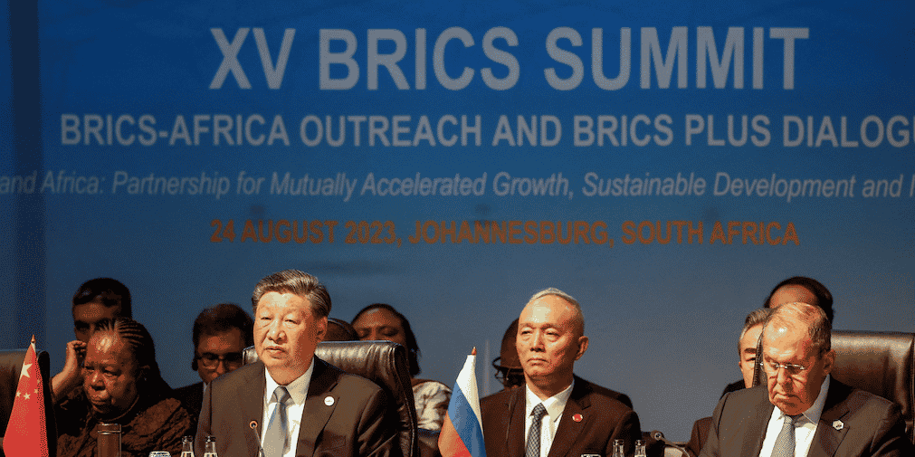 « Les pays des Brics doivent porter le véritable multilatéralisme, préserver le système international centré sur l'Onu, soutenir et renforcer le système commercial multilatéral centré sur l'OMC, et s'opposer à la création de « petits cercles » et de « blocs exclusifs » », a expliqué le président de la Chine, Xi Jinping, lors de son discours jeudi.
