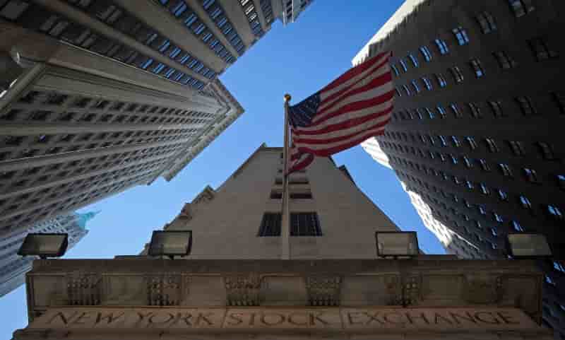 Wall Street tente un rebond avant les stats