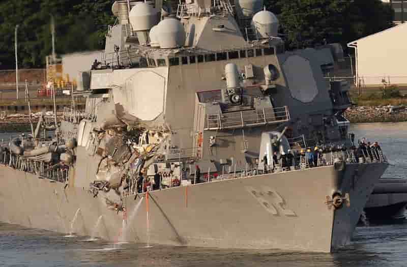 Sept disparus lors d'une collision d'un bateau de guerre us