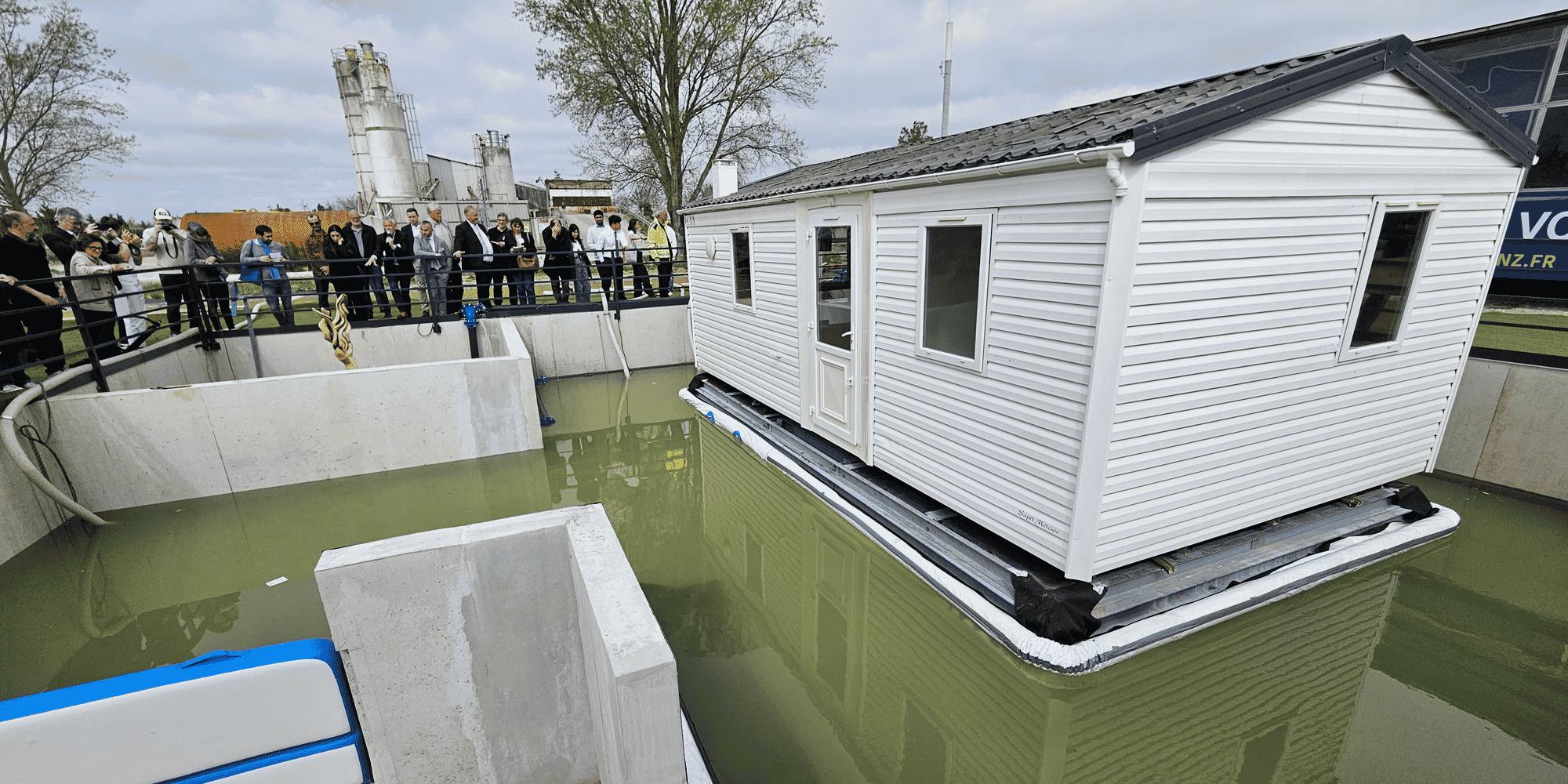 Le centre permet de simuler une inondation pour tester des moyens de protection.
