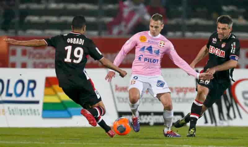 Ligue 1: Monaco laisse filer le Paris Saint-Germain