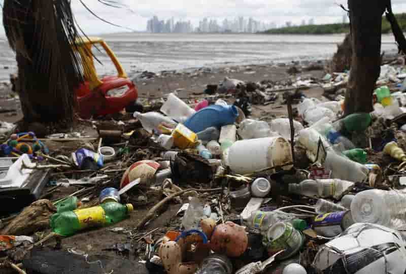 Total rejoint une alliance pour eliminer les dechets plastiques