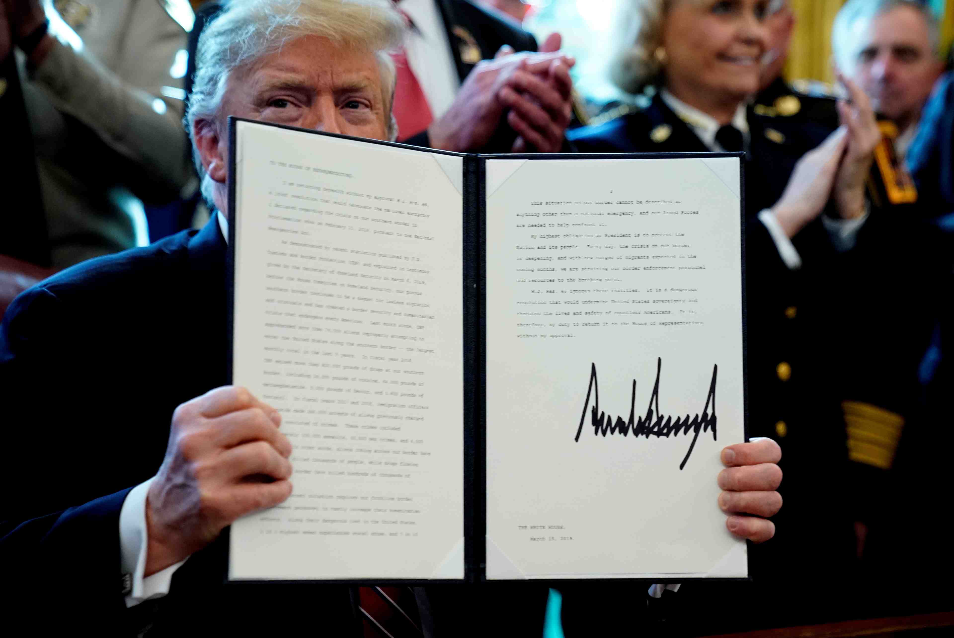 Urgence nationale: trump oppose son veto a la resolution du congres