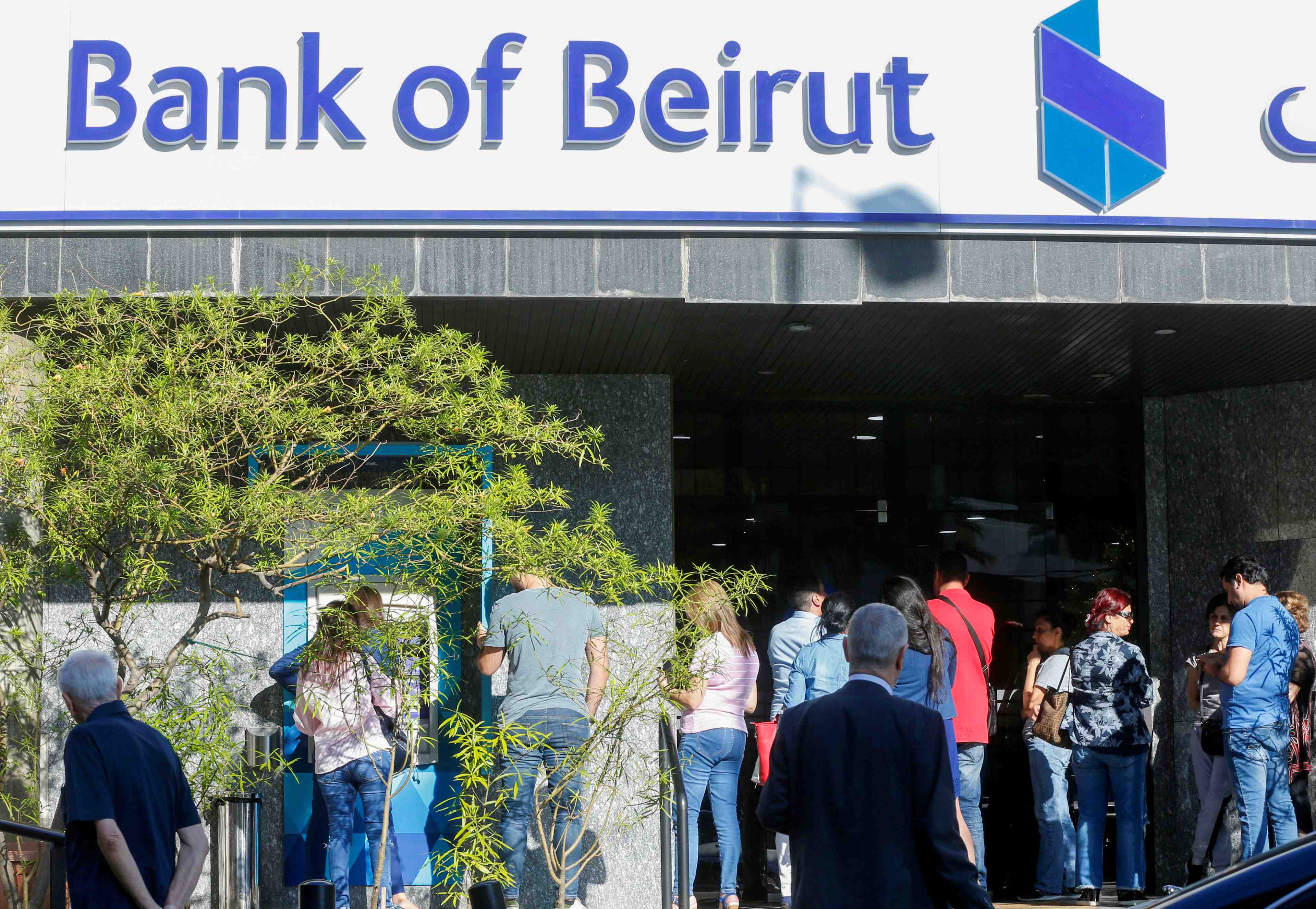 Liban: premiere ouverture des banques en deux semaines